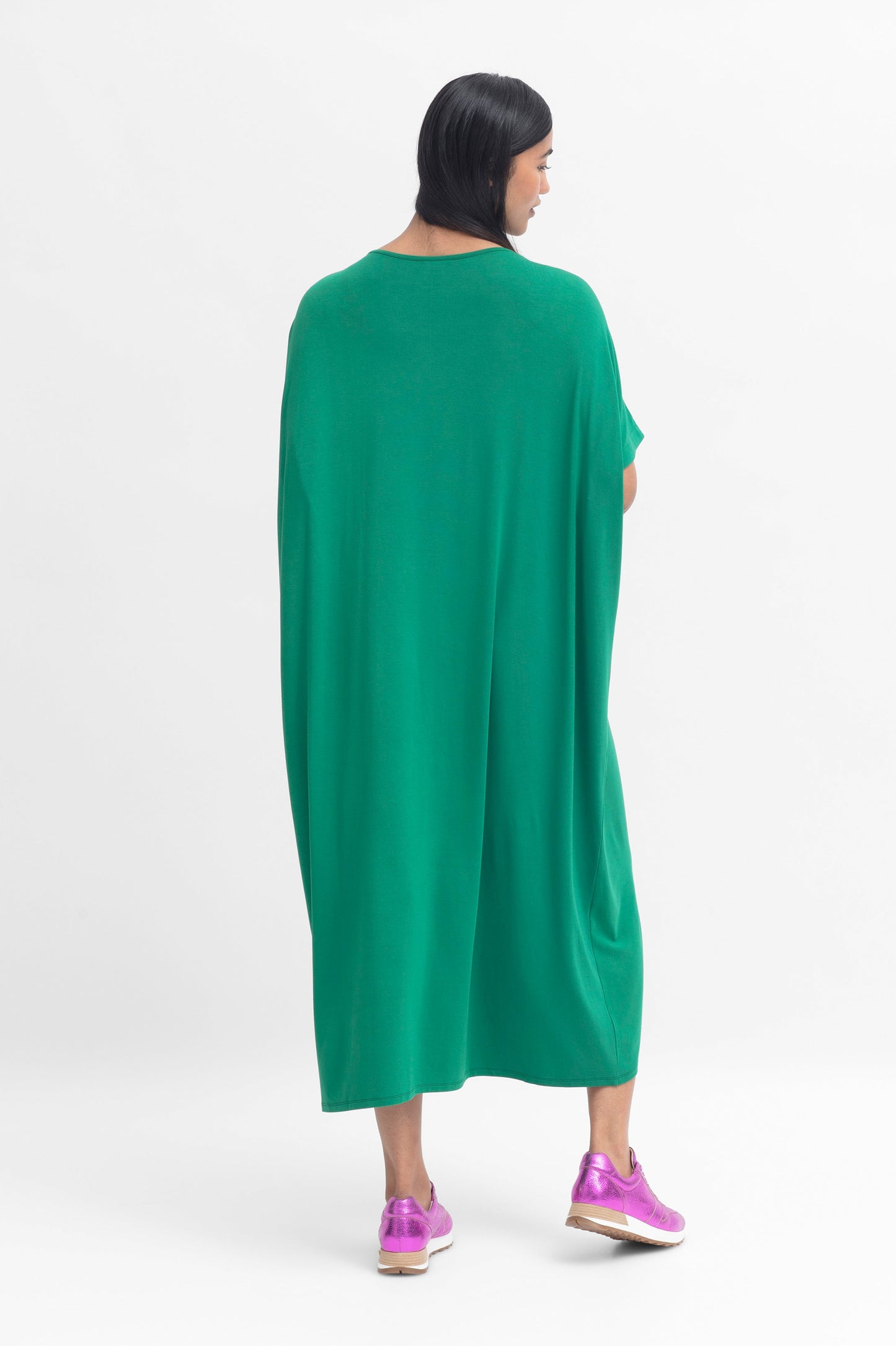 Telse Oversized Stretch T-shirt Dress Model Back | CEDAR GREEN