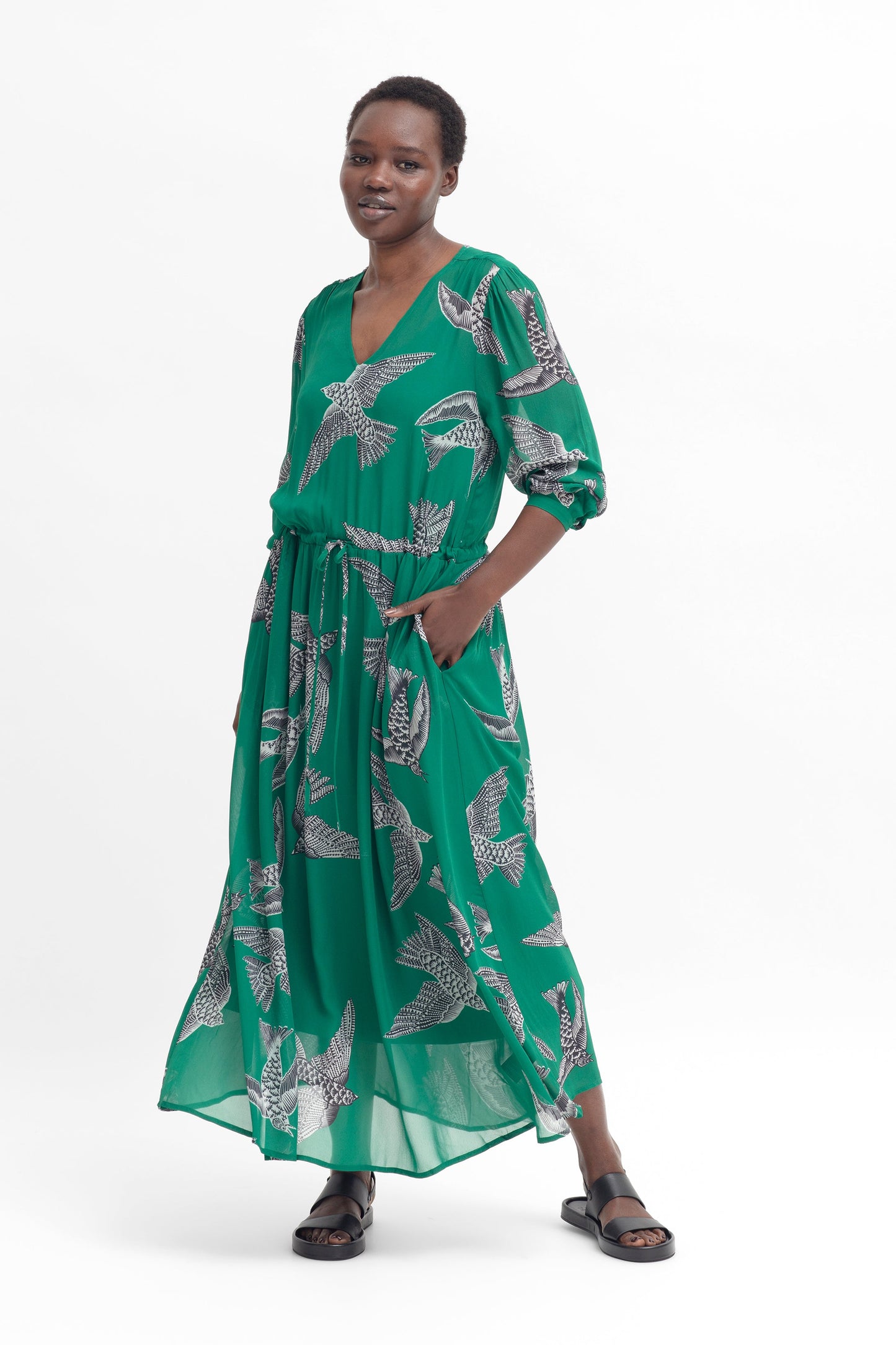 Gresja Long Sleeve V-neck Bird Print Dress Model Angled Front | VOGEL PRINT