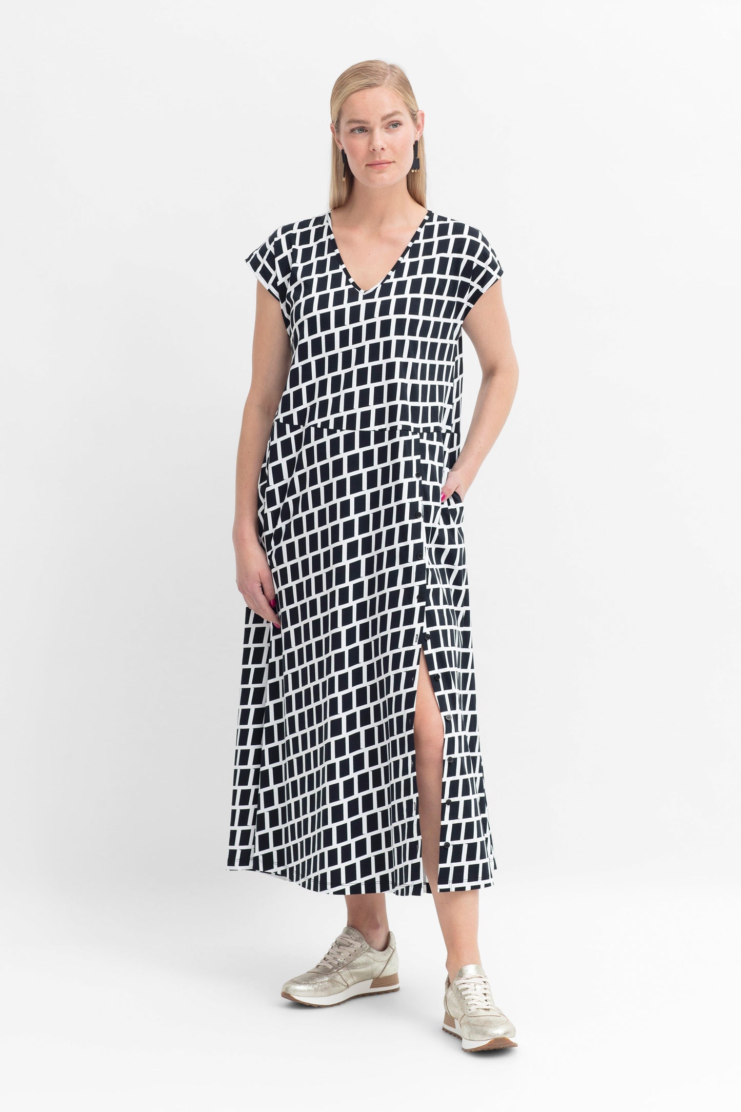 Lento Australian Cotton Jersey Midi Cap Sleeve Print Swing Dress Model Front | BLACK WHITE ALSKAR PRINT