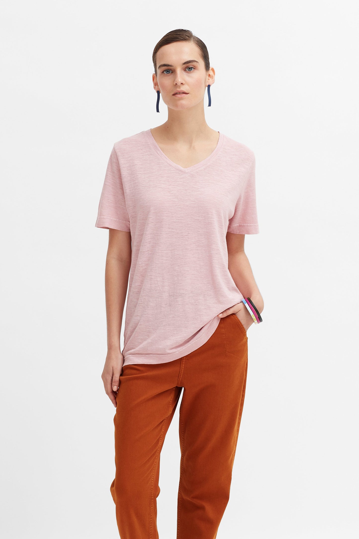 Ranell Sustainable Hemp and Organic Cotton V-Neck T Shirt Front Crop | ROSE
