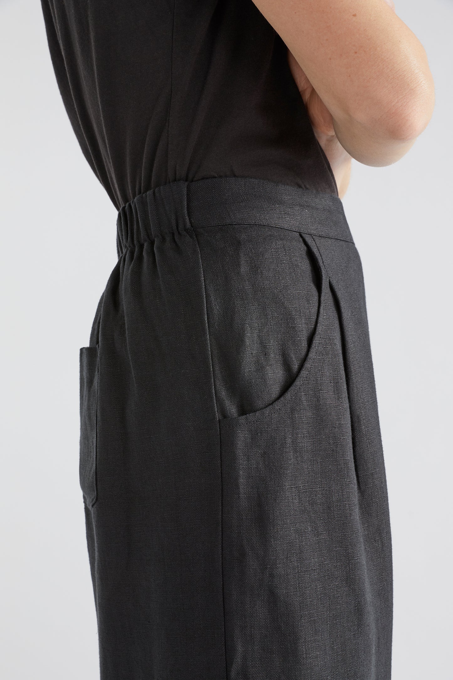 Ilona Wide Leg Linen Pant Model Side Detail| BLACK