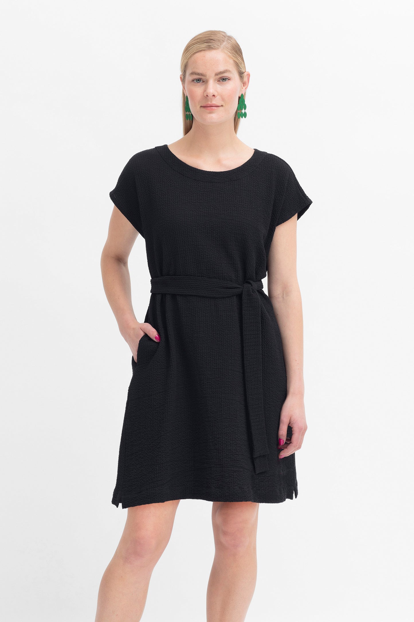 Otilde Organic Cotton Seersucker Cap Sleeve Shift Dress Model Front Tied | BLACK
