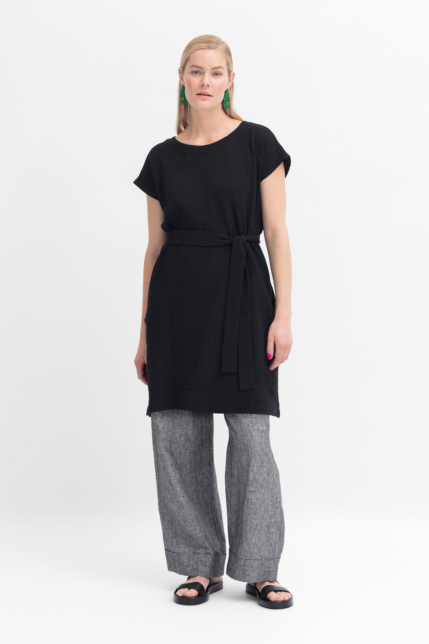 Otilde Organic Cotton Seersucker Cap Sleeve Shift Dress Model Front with Pants | BLACK