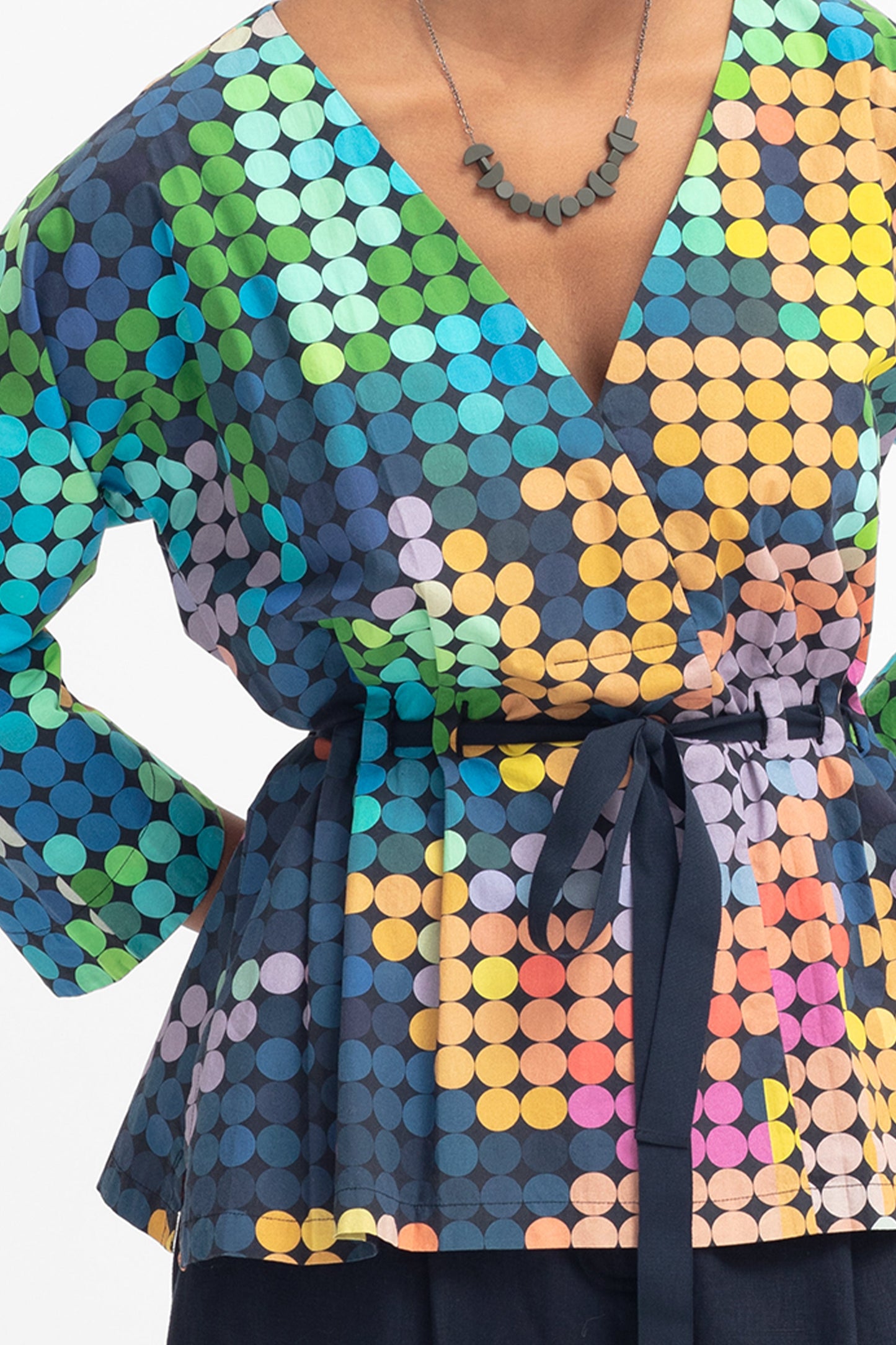 Vilda Waisted V-neck Organic Cotton Long Sleeve Print Top Model Front Detail | JARMO PRINT