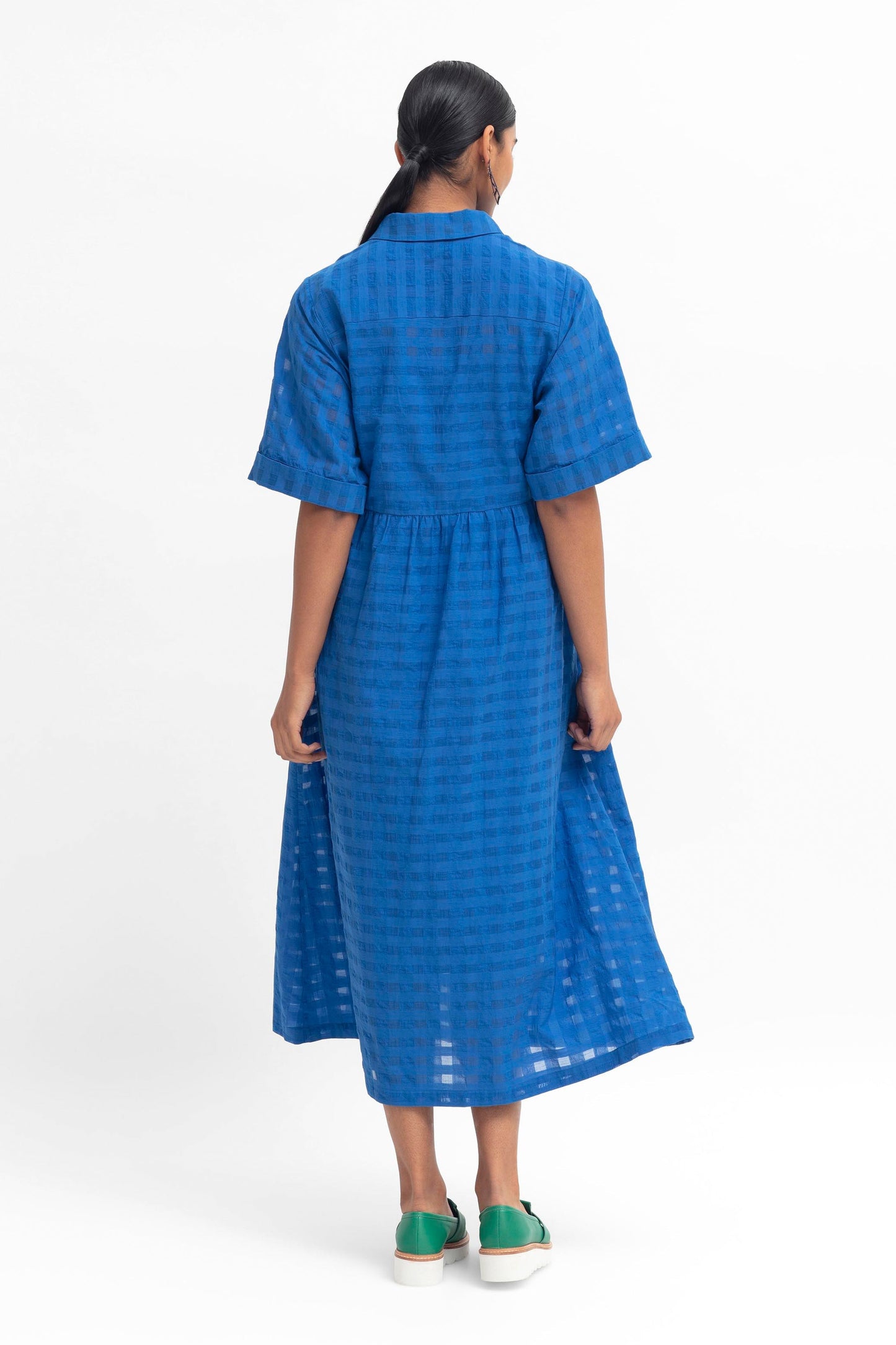 Leede Organic Cotton Woven Check Textured Shirt Dress Model back | SEA BLUE