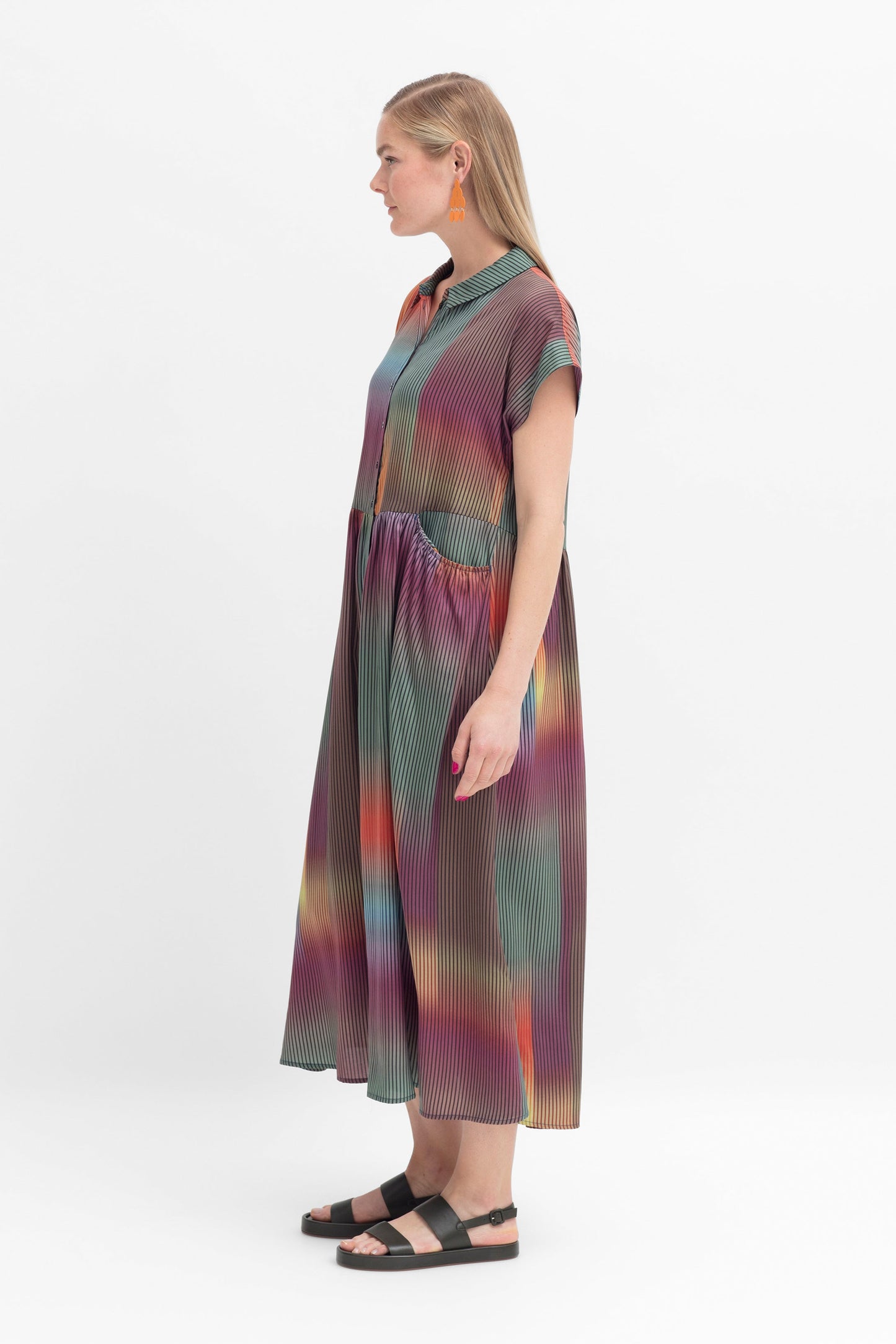 Limma Print Shirt Dress Model Side | OLIVE VISSEN PRINT
