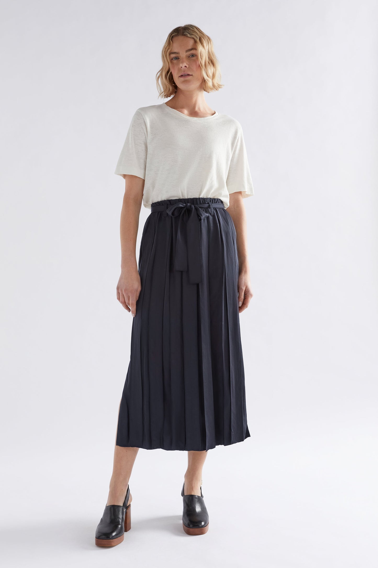 Strimmel Midi Pleat Skirt Model Front | BLACK