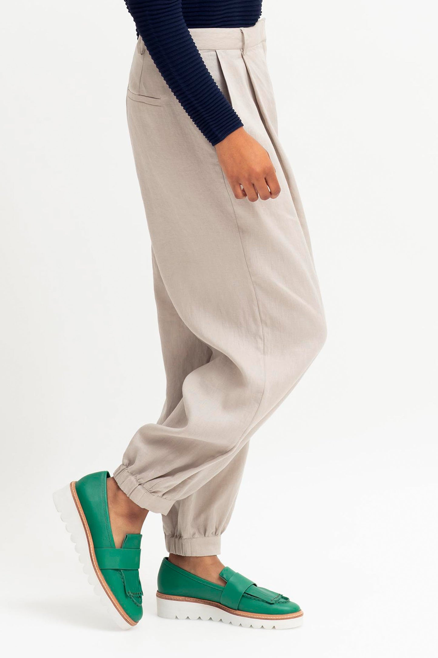 Taye Tapered French Linen Harem Pants Model Side crop | BYRON BEIGE