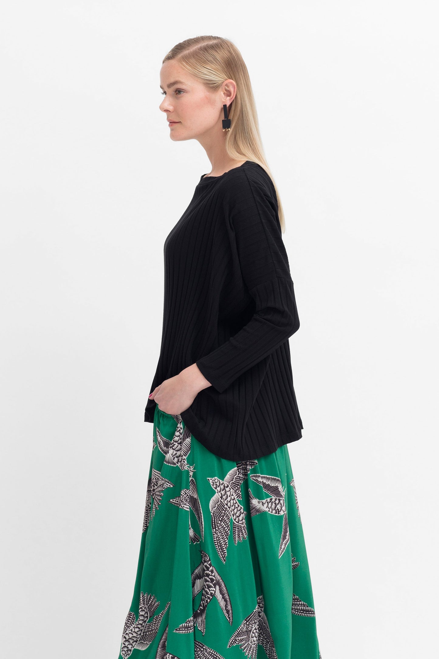 Alvar Australian Cotton Relaxed Fit Long Sleeve Rib Jersey Top Model Side | BLACK