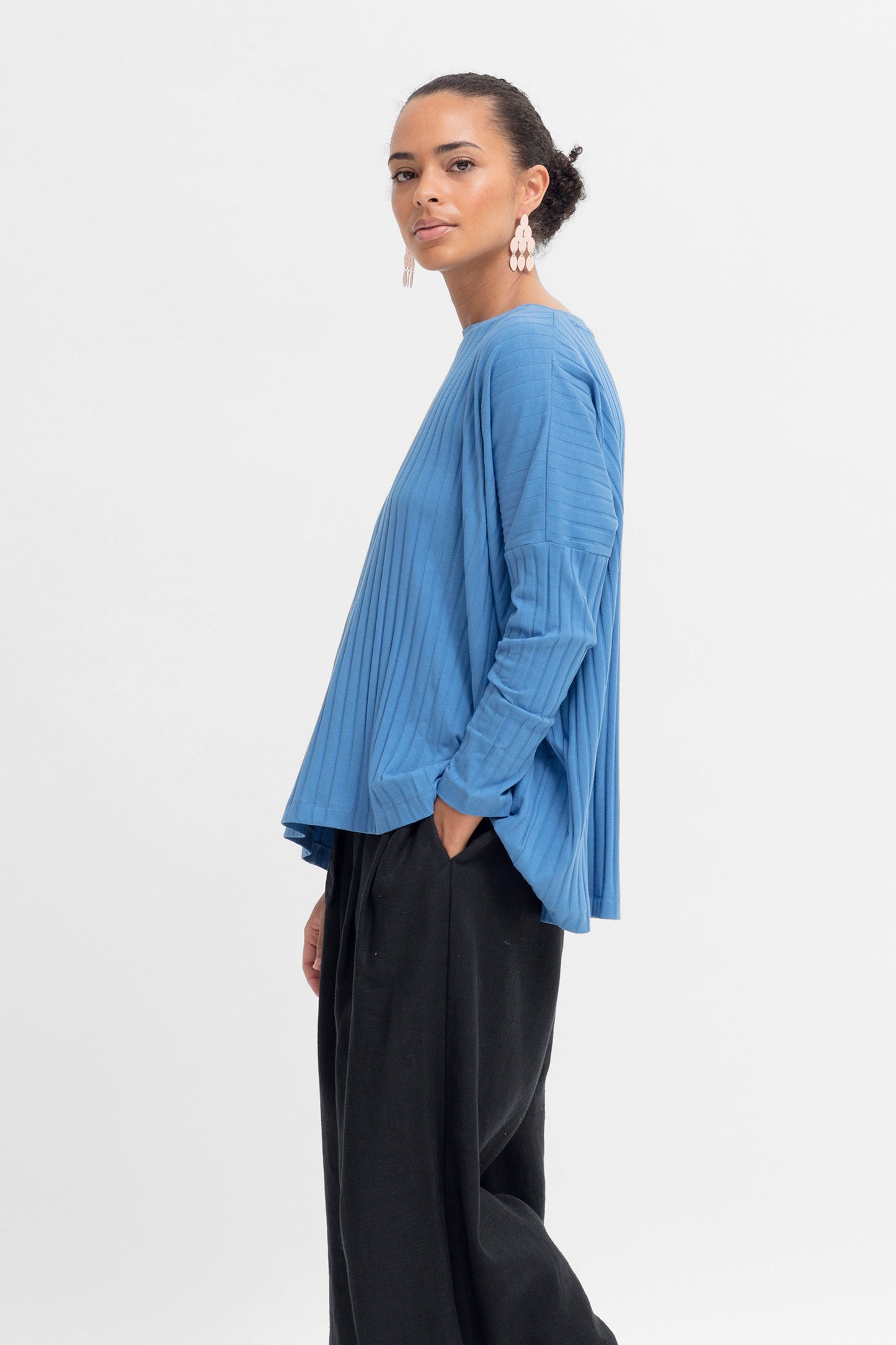 Alvar Australian Cotton Relaxed Fit Long Sleeve Rib Jersey Top Model Side | CHAMBRAY