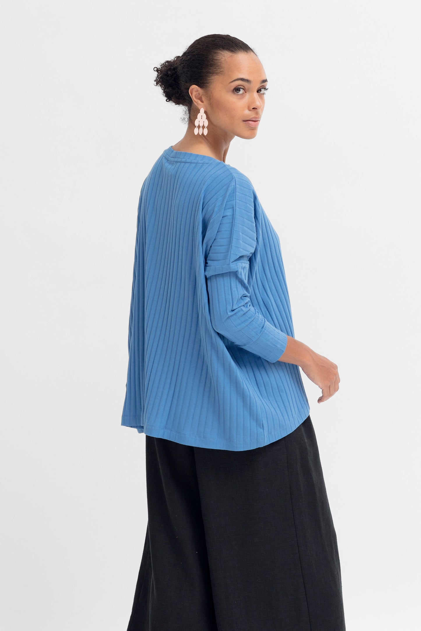 Alvar Australian Cotton Relaxed Fit Long Sleeve Rib Jersey Top Model Back | CHAMBRAY