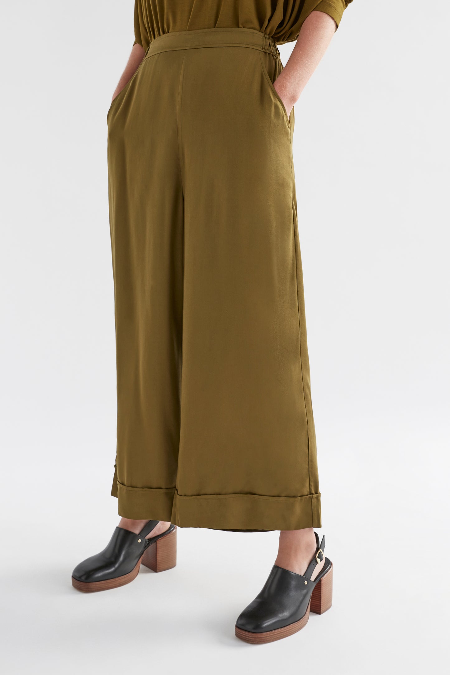 Cropped Wide Leg Culotte Model Front 2 new | OLIVE