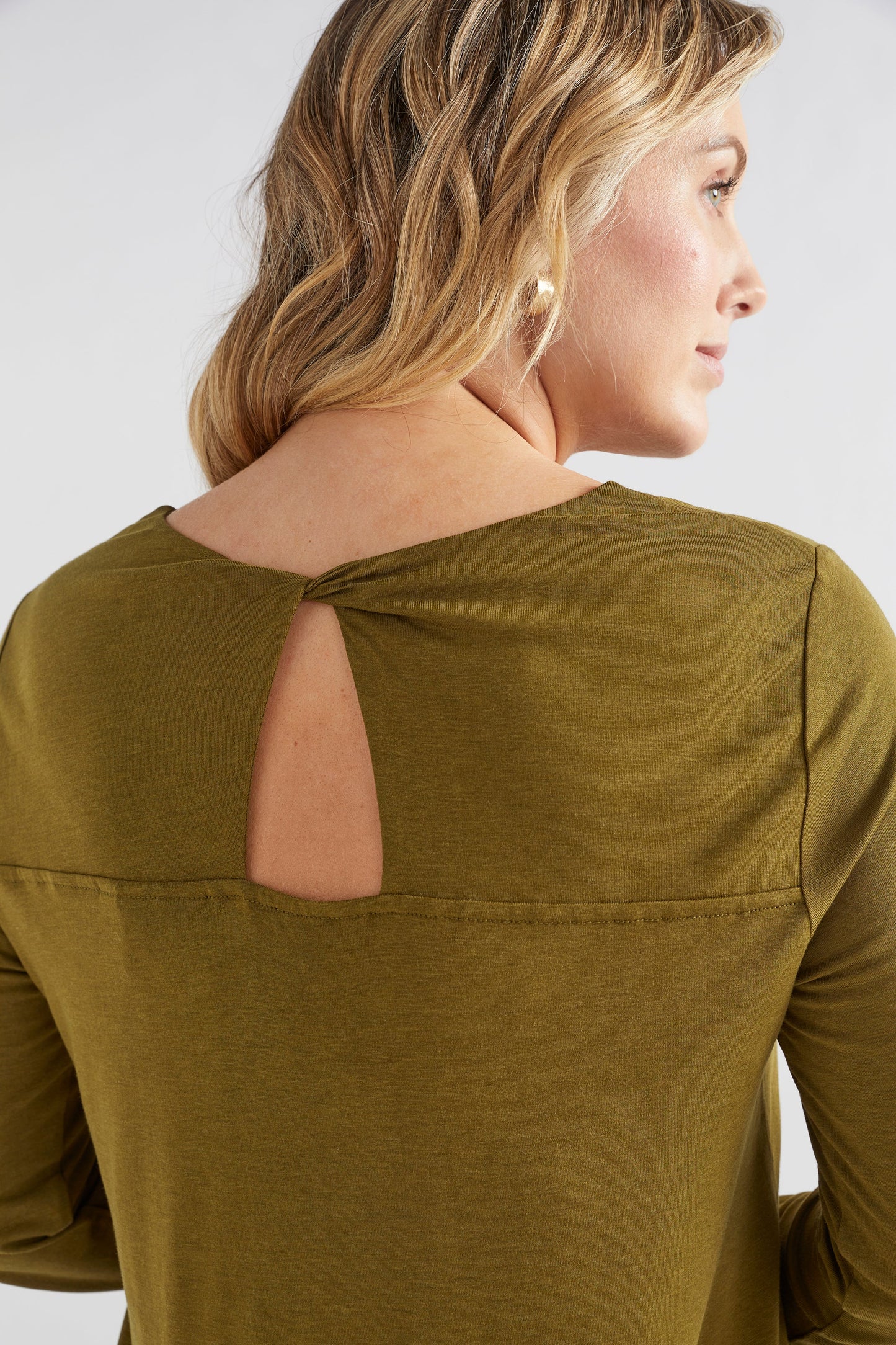 Torce Twist Back Long Sleeve Midi Jersey Dress Model Back Detail | DARK CITRONELLE