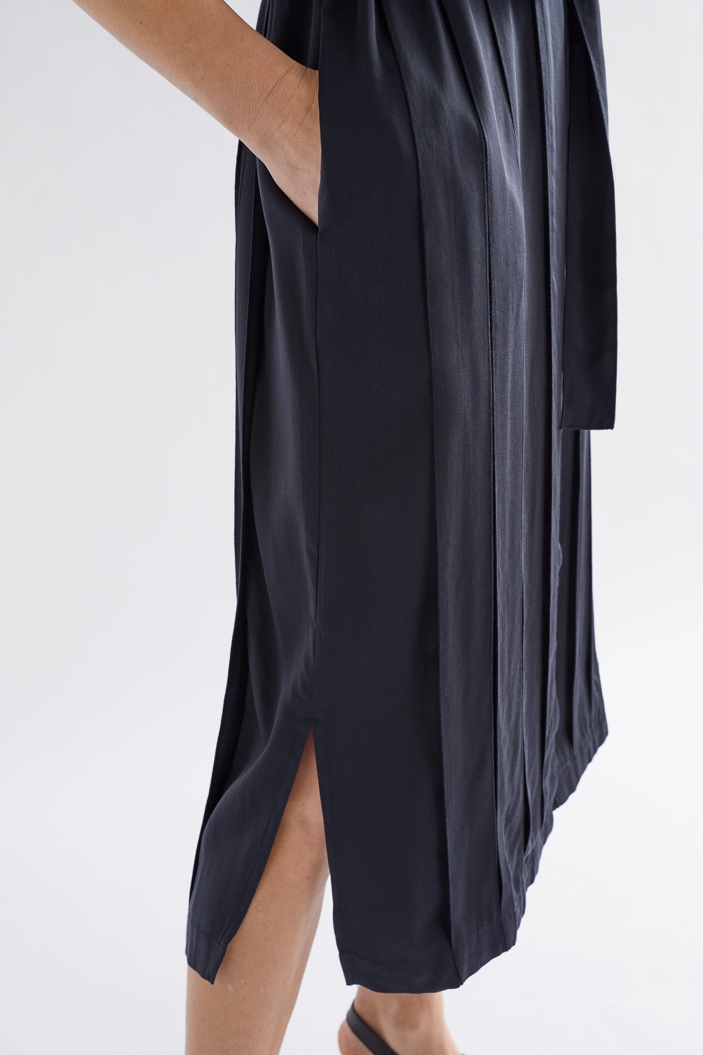 Strimmel Midi Pleat Cap Sleeve V-Neck Dress Model Side Hem Detail | BLACK