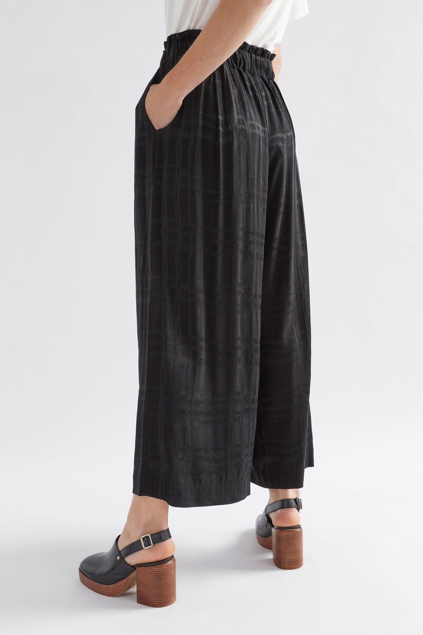 Linur Wide Leg Tonal Woven Check Elastic Waist Pant Model Back | BLACK CHECK 