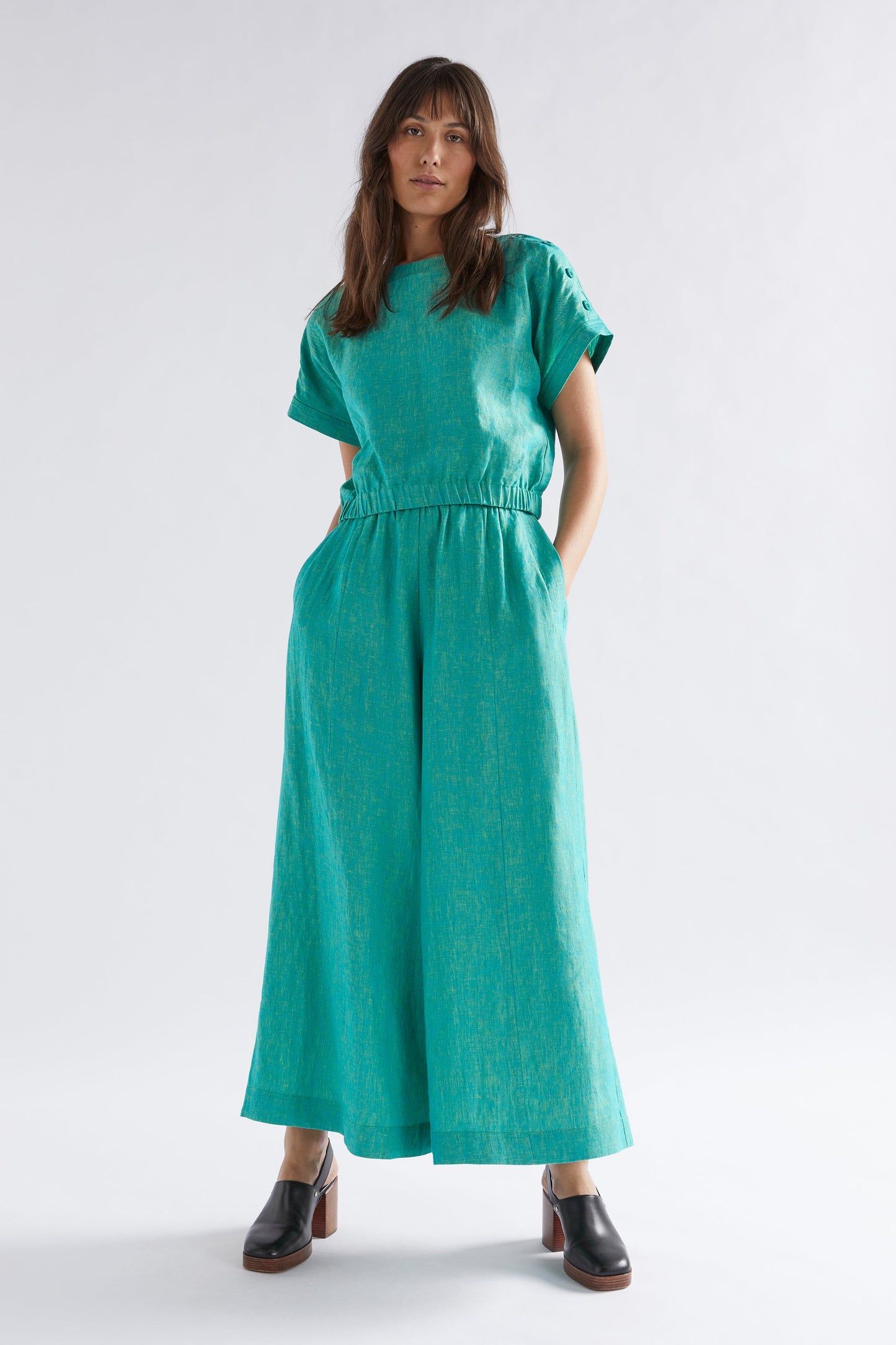 Sav Wide Leg Two Tone Linen Pant Model Front | TEAL TWO TONE