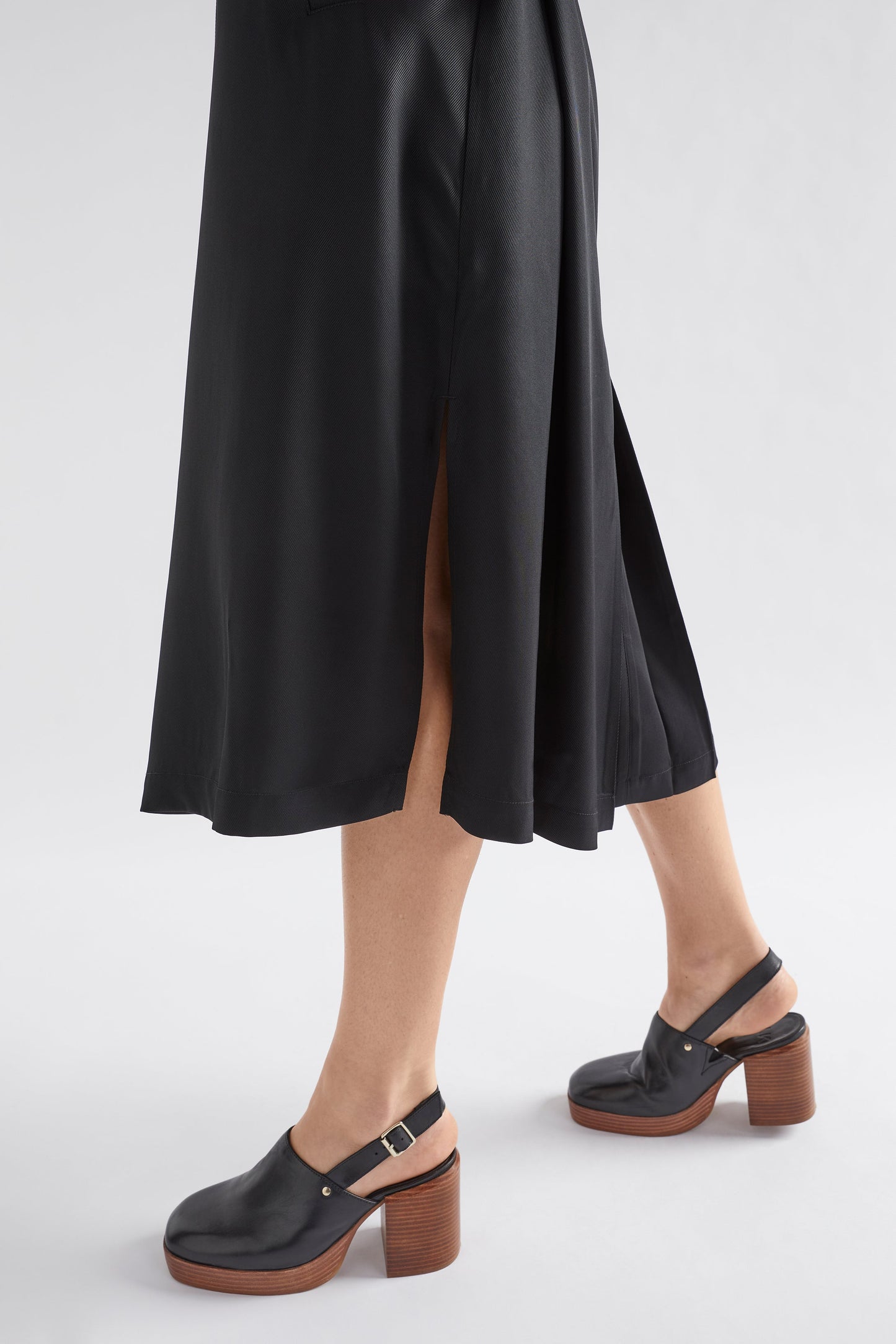 Vail Long Sleeve Shirt Dress Model hem detail | BLACK