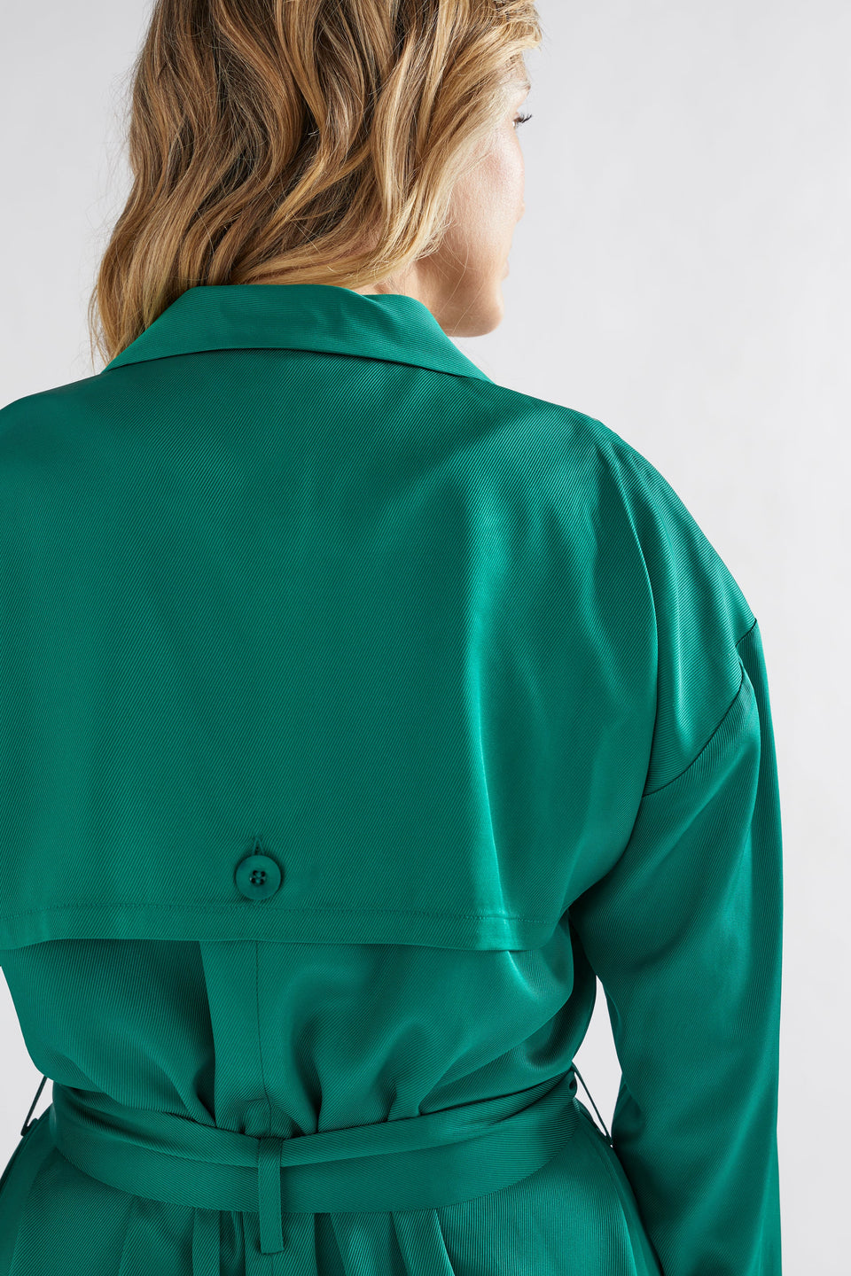Vail Long Sleeve Shirt Dress Model Back Detail | JEWEL GREEN
