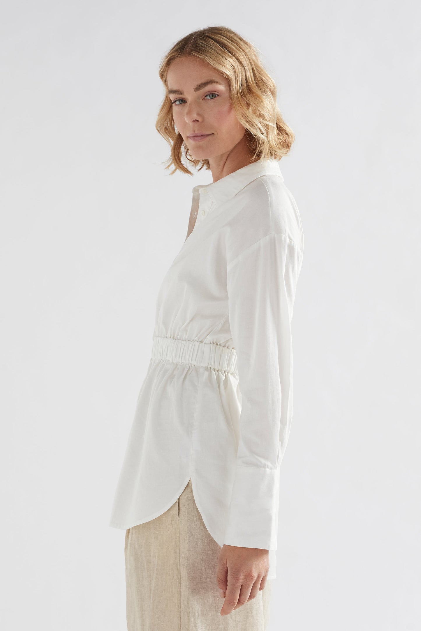 Suora Organic Cotton Elastic Waist Shirt Model Side | WHITE