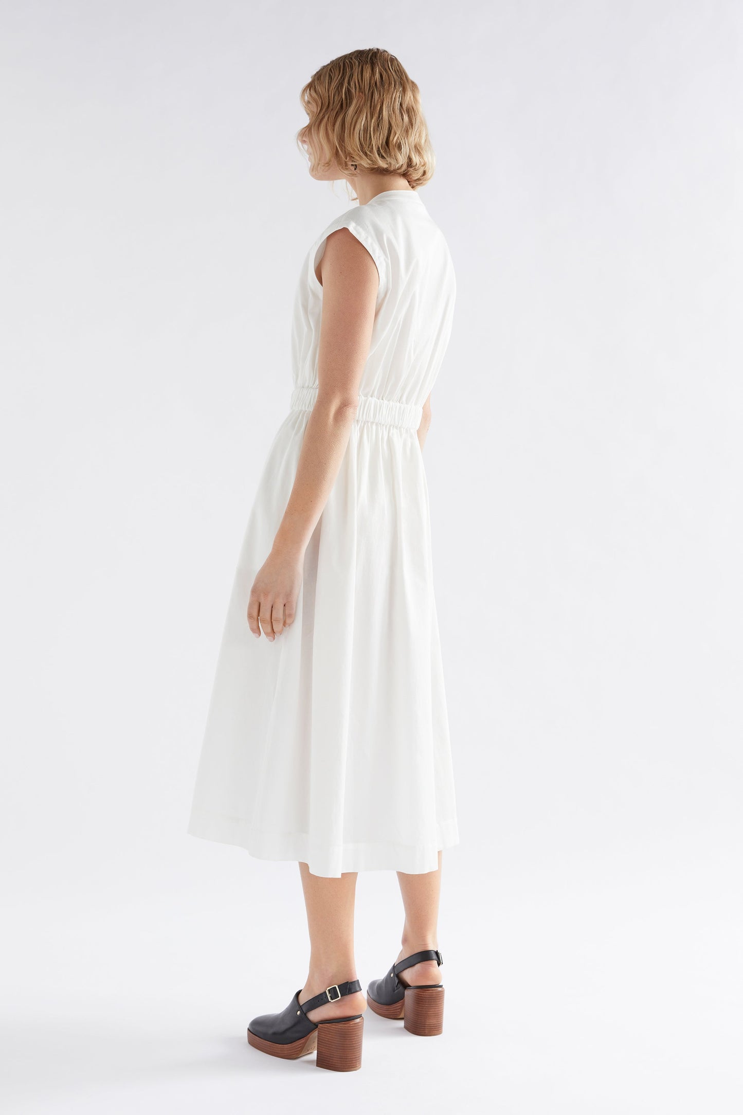Suora Elastic Waist Cotton Midi Shirt Dress Model Back | WHITE