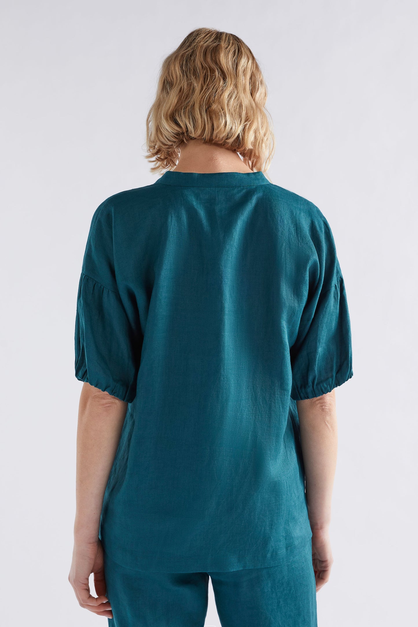 Strom Linen Puff Sleeve Collarless Shirt Model Back | PEACOCK