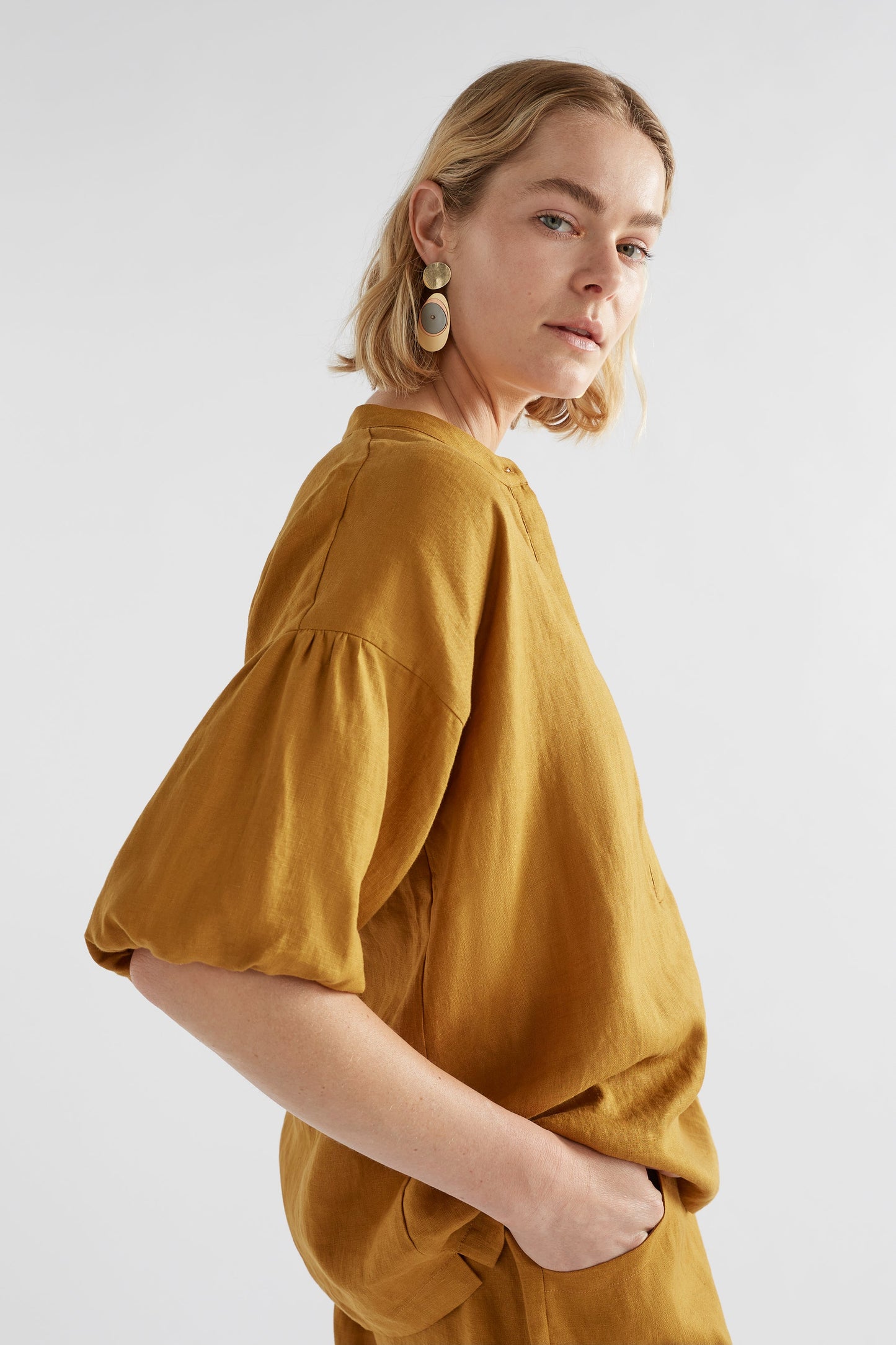 Strom Linen Puff Sleeve Collarless Shirt Model Side | HONEY GOLD