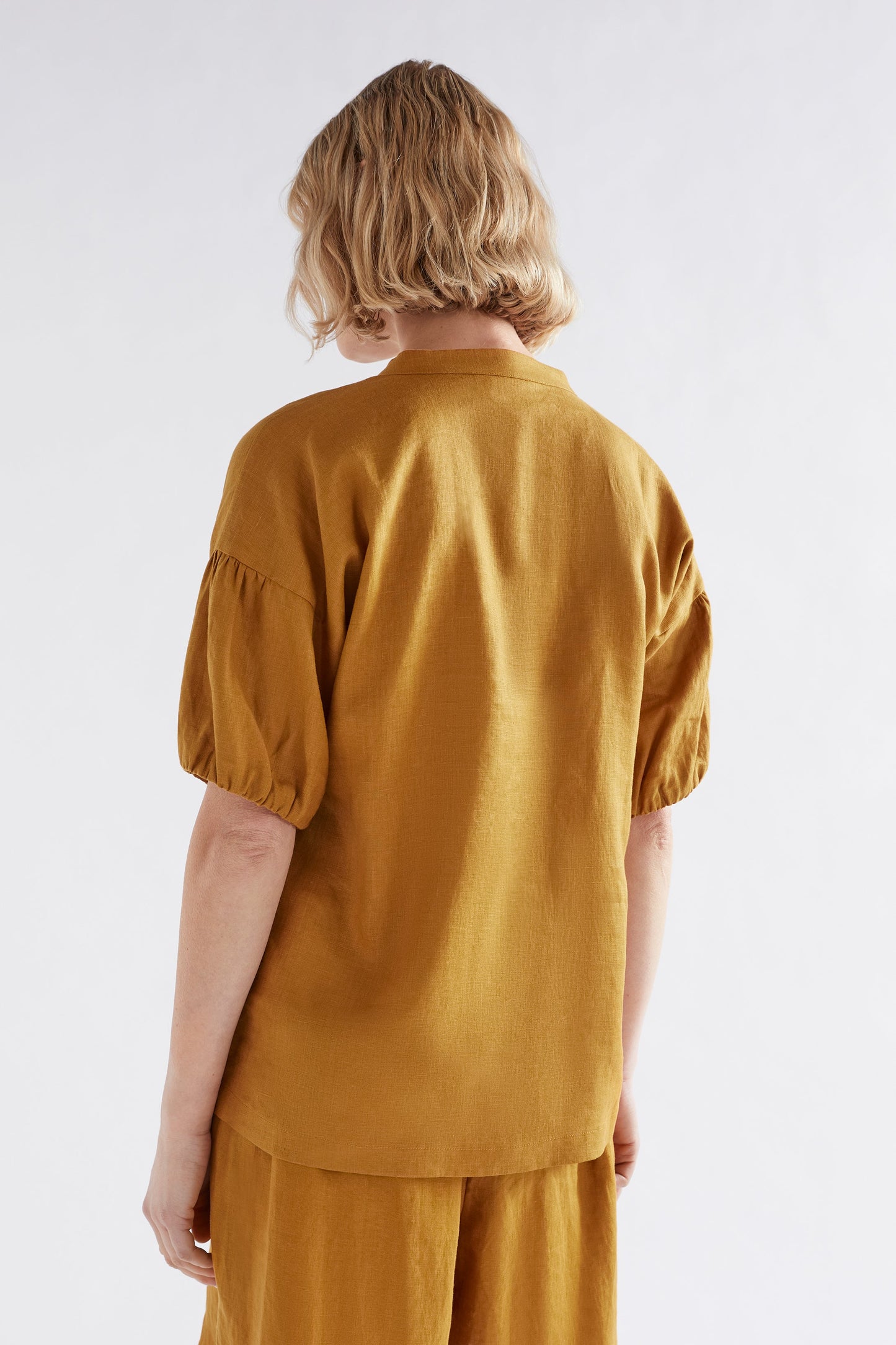Strom Linen Puff Sleeve Collarless Shirt Model Back | HONEY GOLD