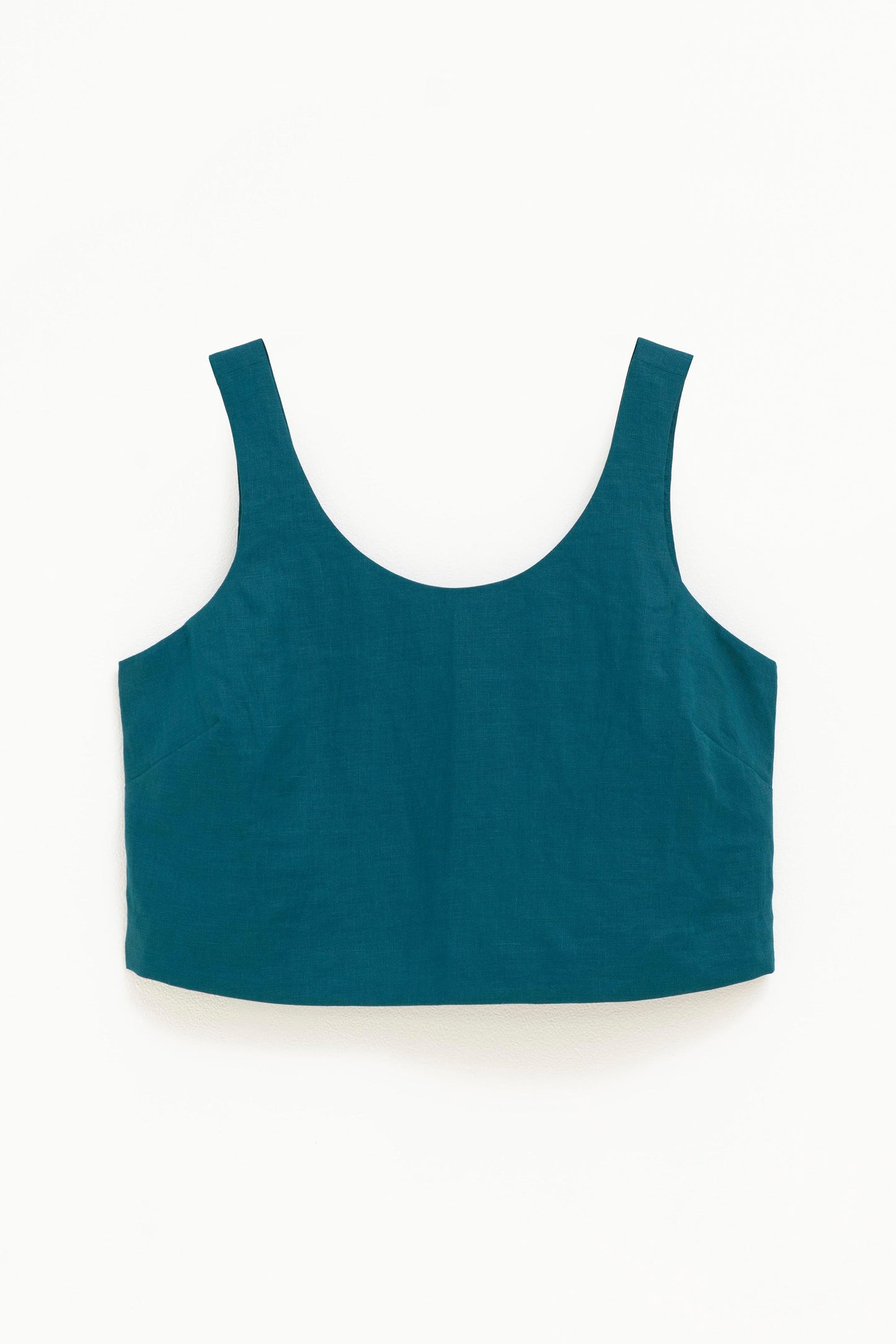Strom Cropped Linen Tank Front | PEACOCK