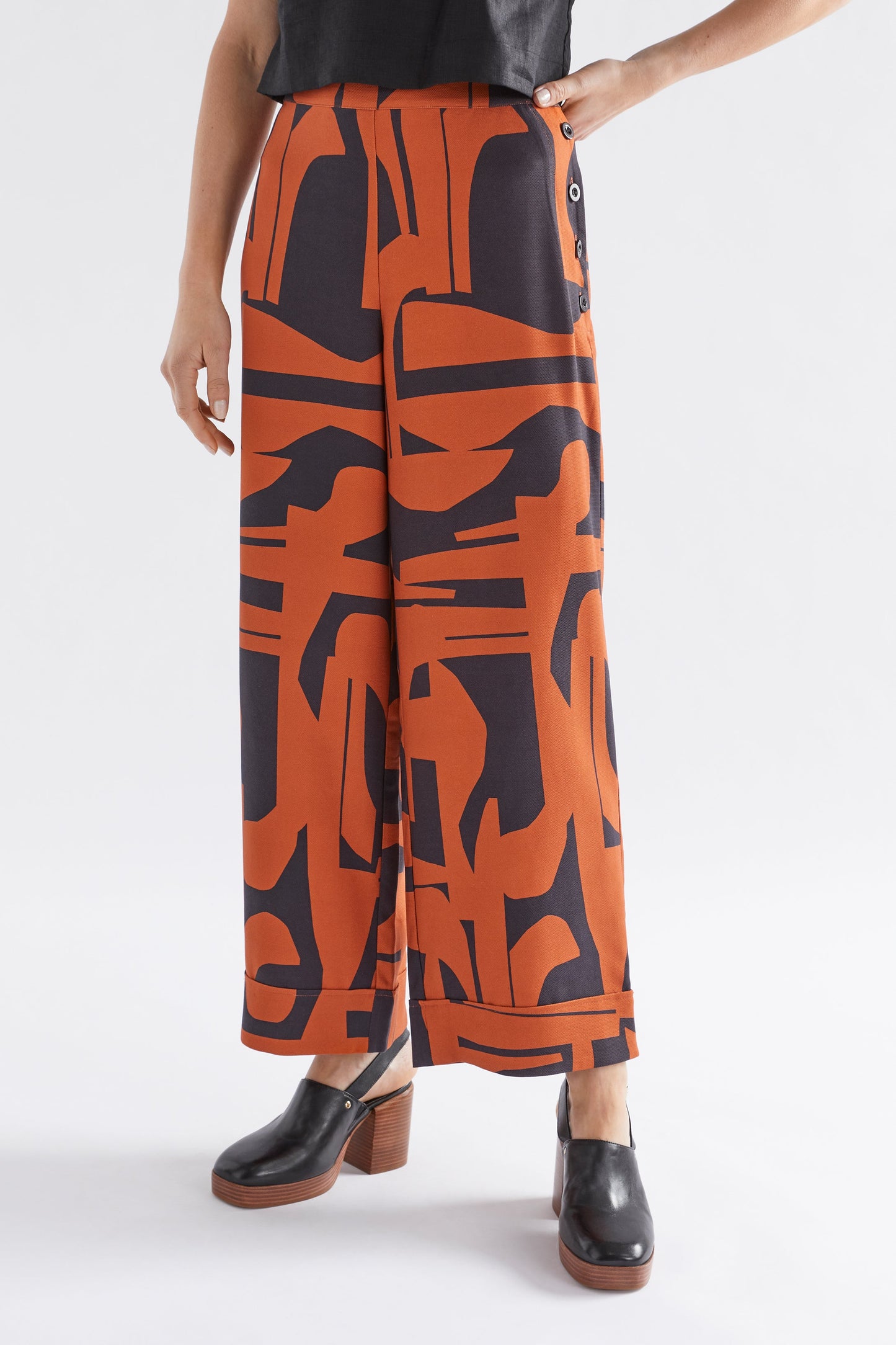 Vann Mid Rise Tailored Print Pant Model Front Cropped | BRAQUE PRINT