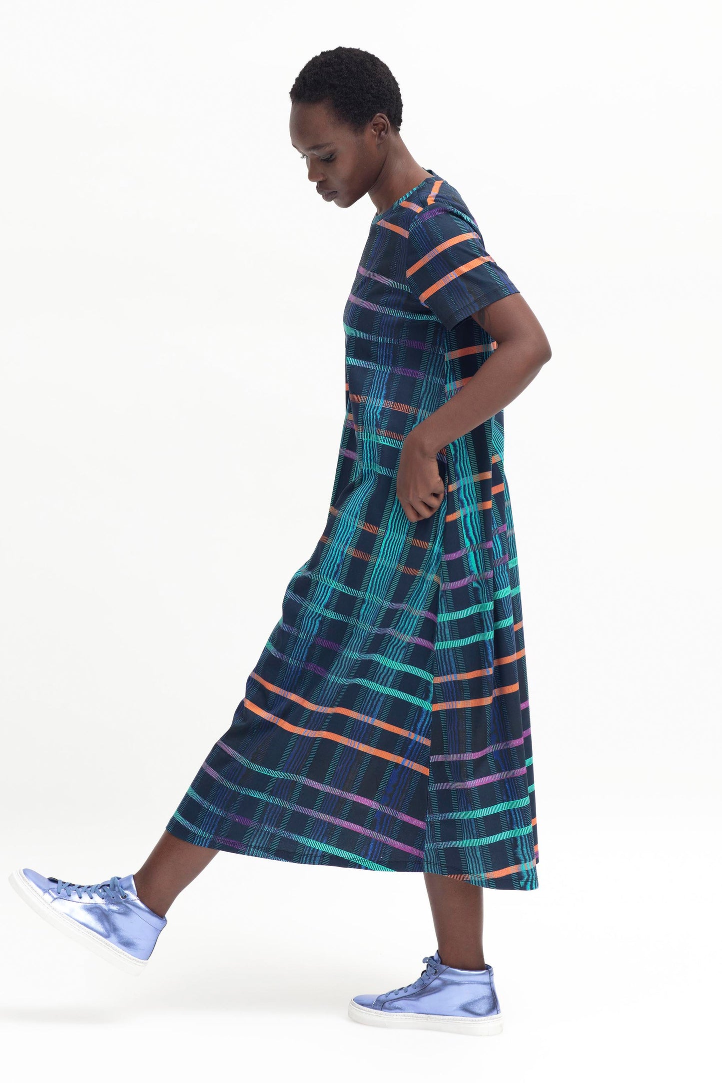 Norre Australian Jersey Cotton A-Line Midi Tshirt Dress Model Side | NAVY KAPEL PRINT