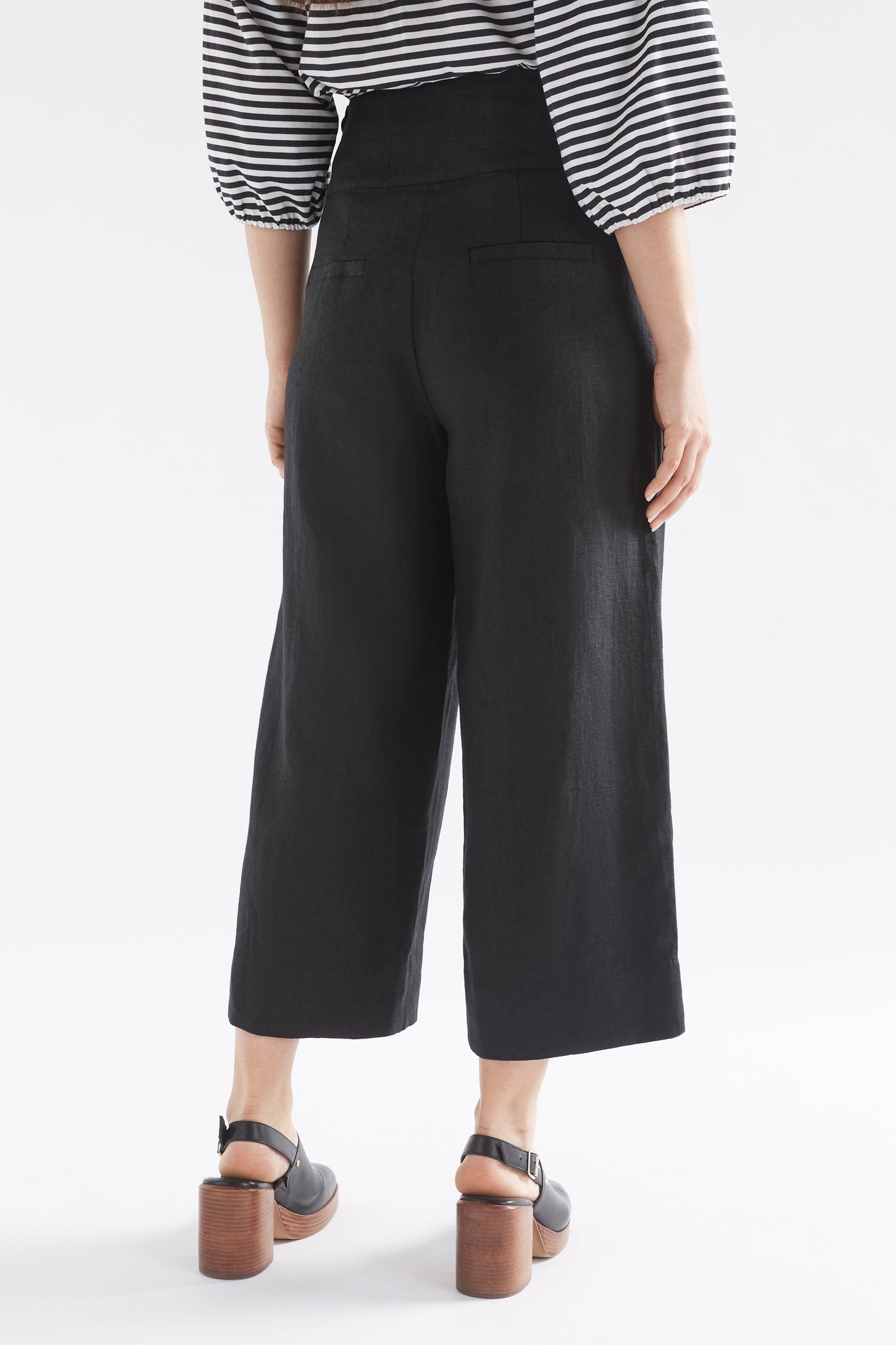 Olsson High Waisted Cropped Linen Pant Model Back | BLACK