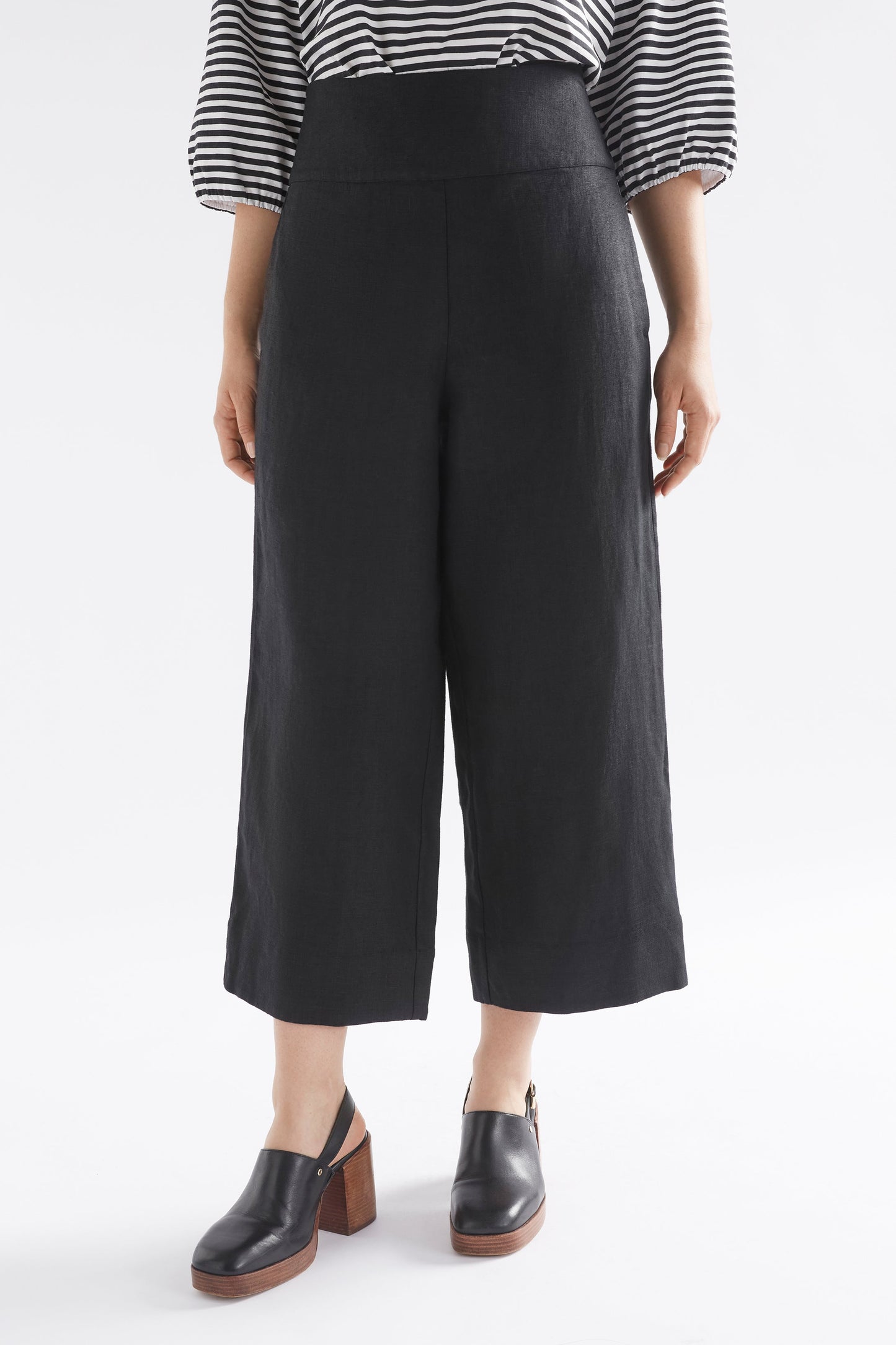 Olsson High Waisted Cropped Linen Pant Model Front crop | BLACK
