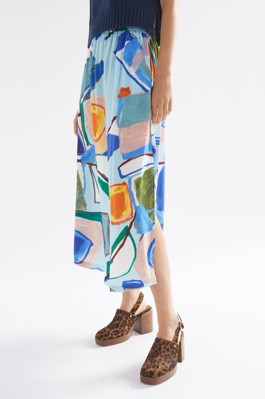 Kaade Mid Length Straight Elastic Weight Print Skirt Model Side | SUN PRINT