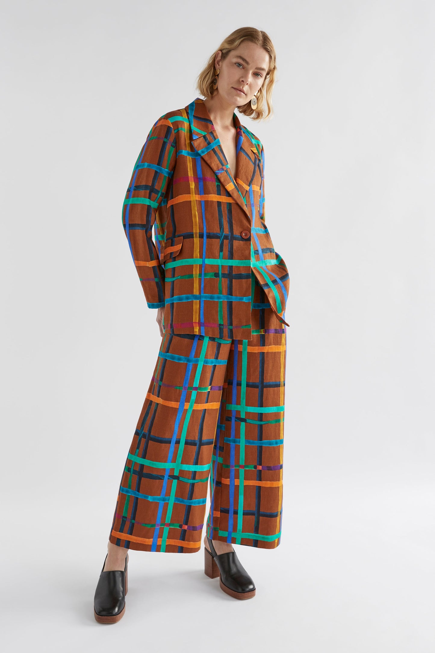 Ilona Linen Print Check Blazer Campaign model angled front full body suit | BREA CHECK