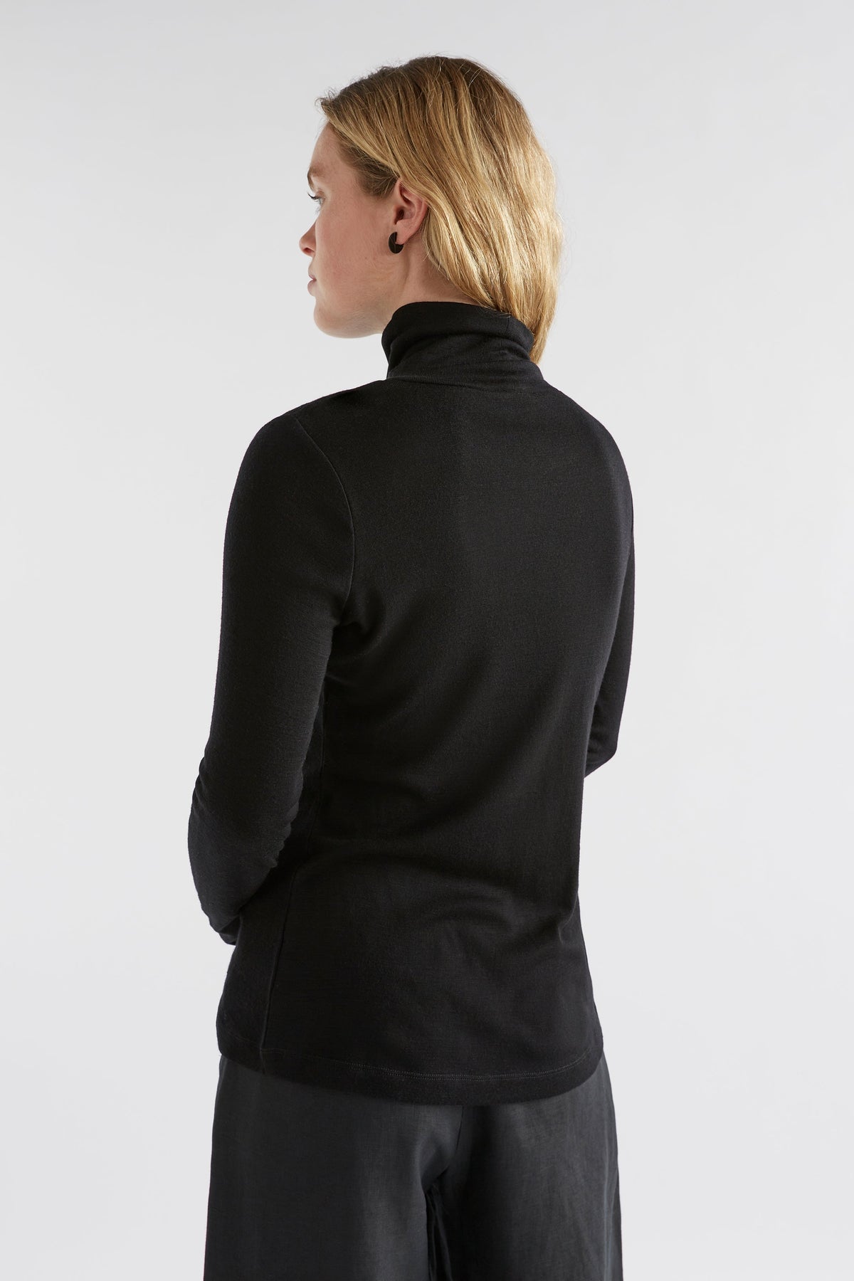 Merino Lightweight Long Sleeve Skivvy Model Back | BLACK