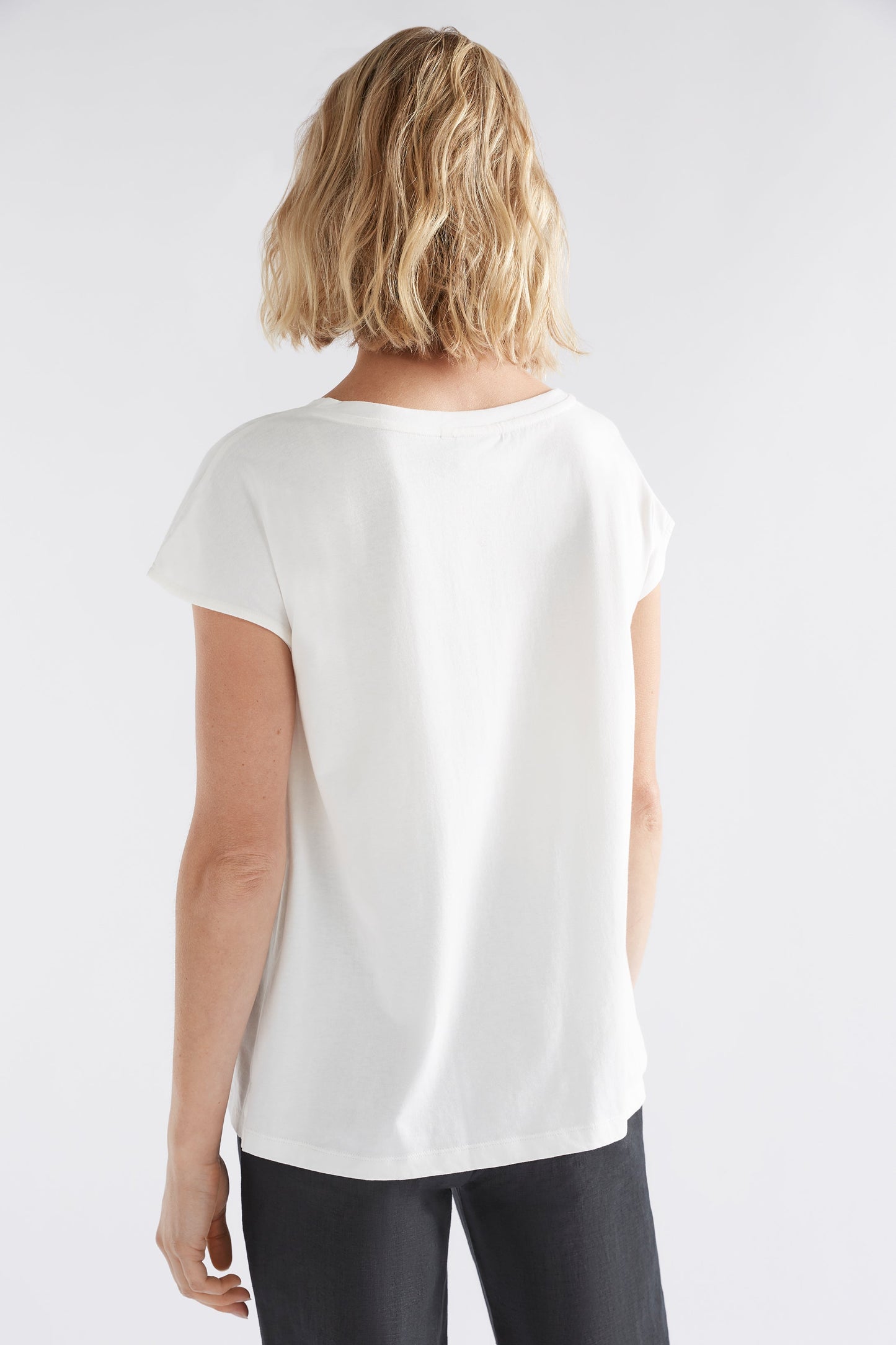 Anden Organic Cotton Placement Print Cap Sleeve Tee Model Back | MUSEUM PRINT