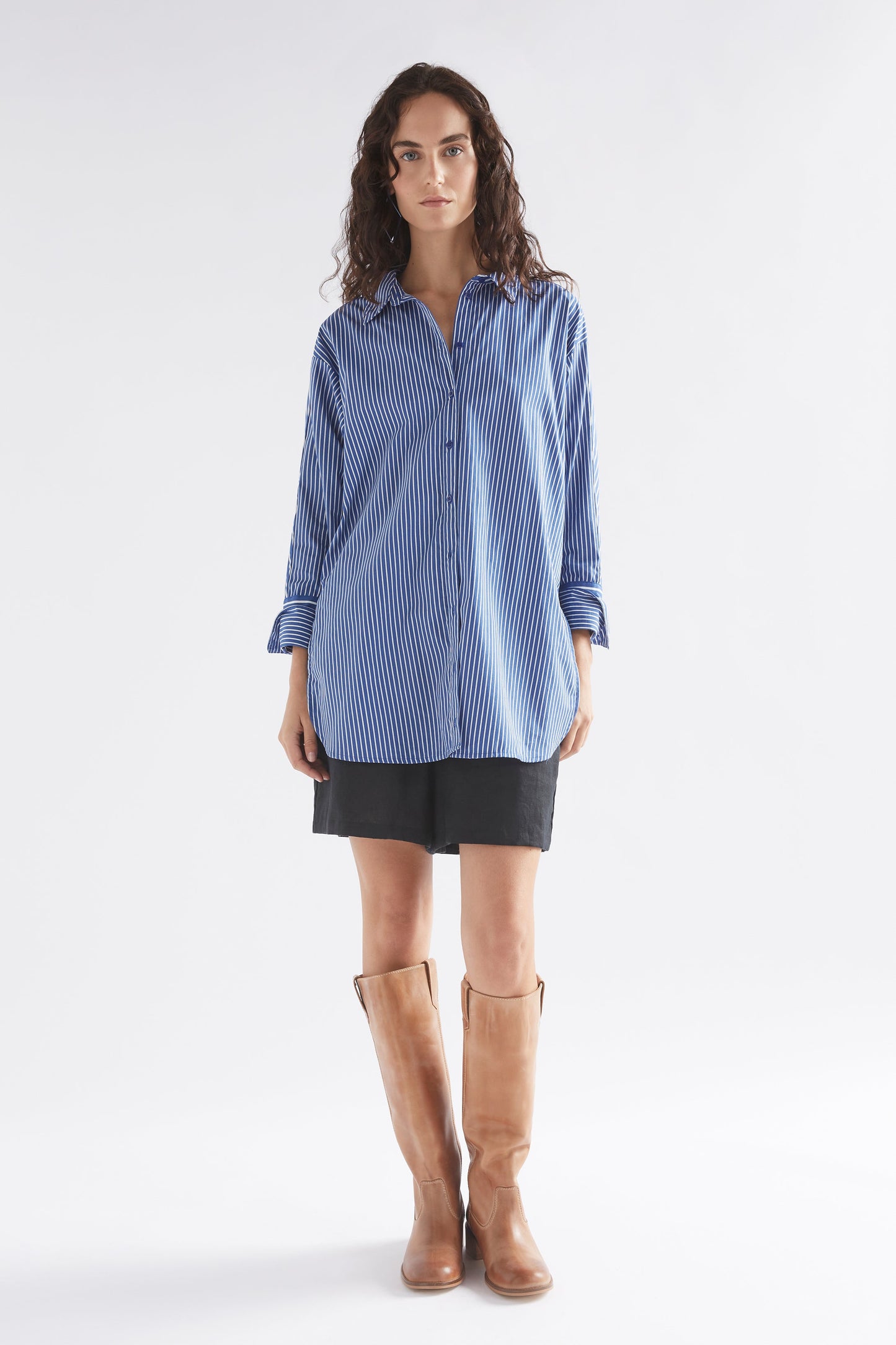 Ligne Relaxed Cotton Stripe Shirt Model front | BLUE STRIPE