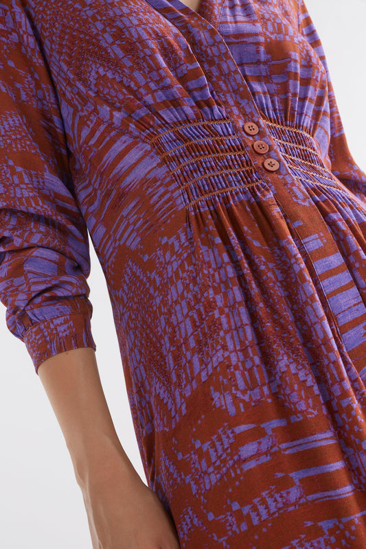 Neil Long Sleeve Shirred V-Neck Print Midi Dress Model Front Detail | MAGIC PRINT