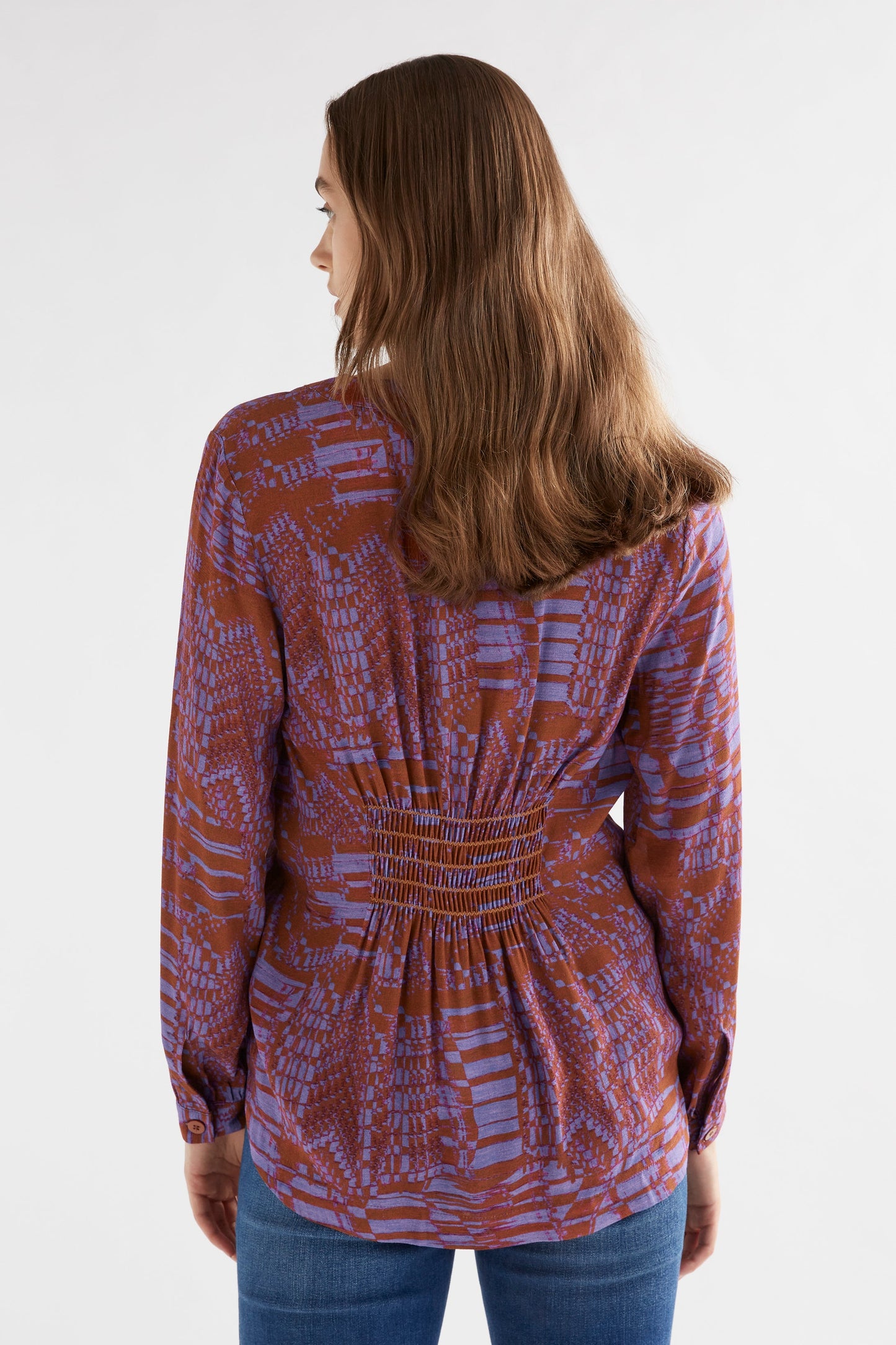 Neil Long Sleeve Shirred V-Neck Print Top Model Back | MAGIC PRINT