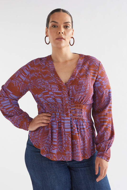 Neil Long Sleeve Shirred V-Neck Print Top Curve Model Front | MAGIC PRINT