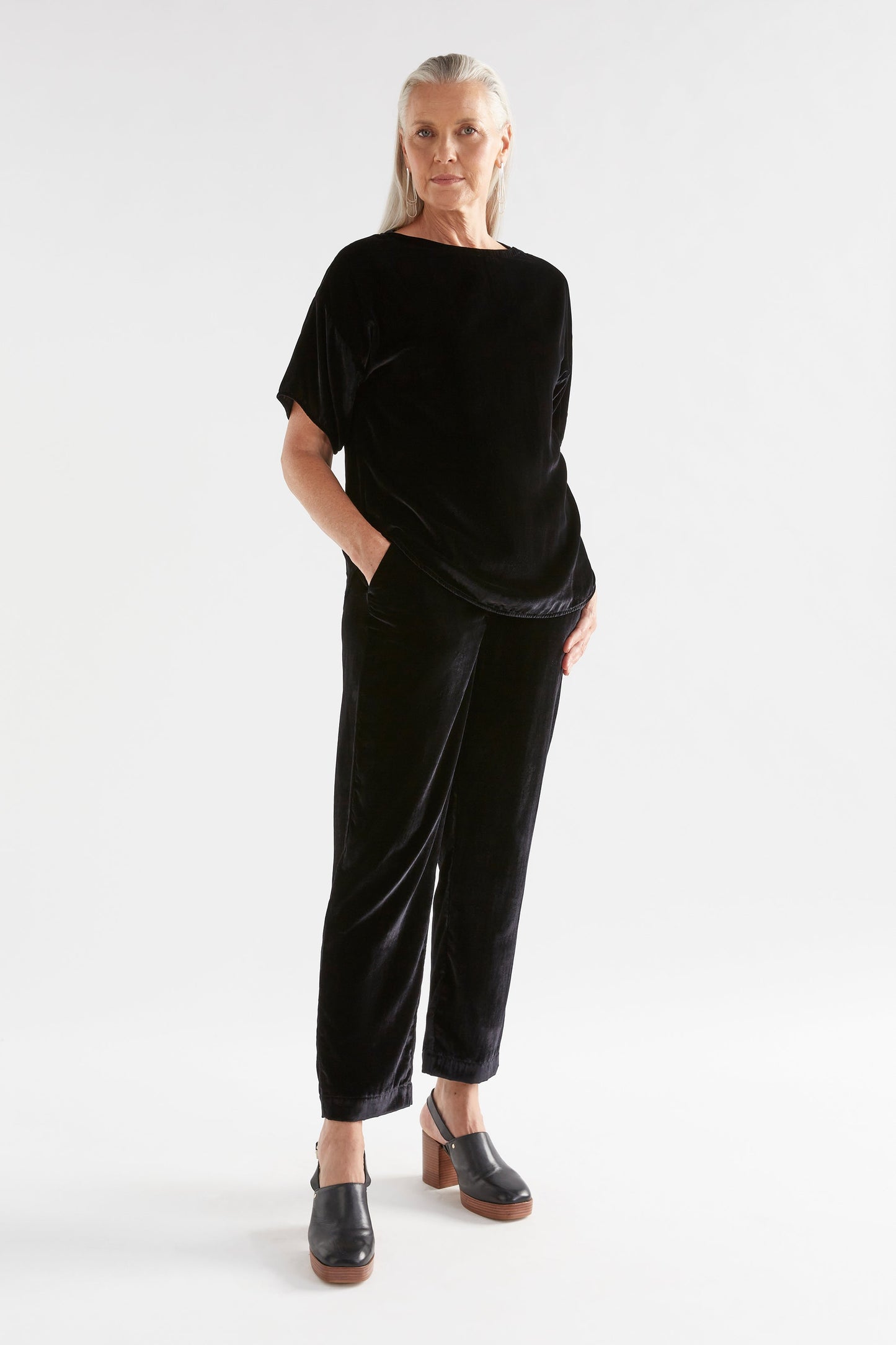 Suuri Flat-Front Waistband Tapered-Leg Velvet Pant Model Full Body| BLACK