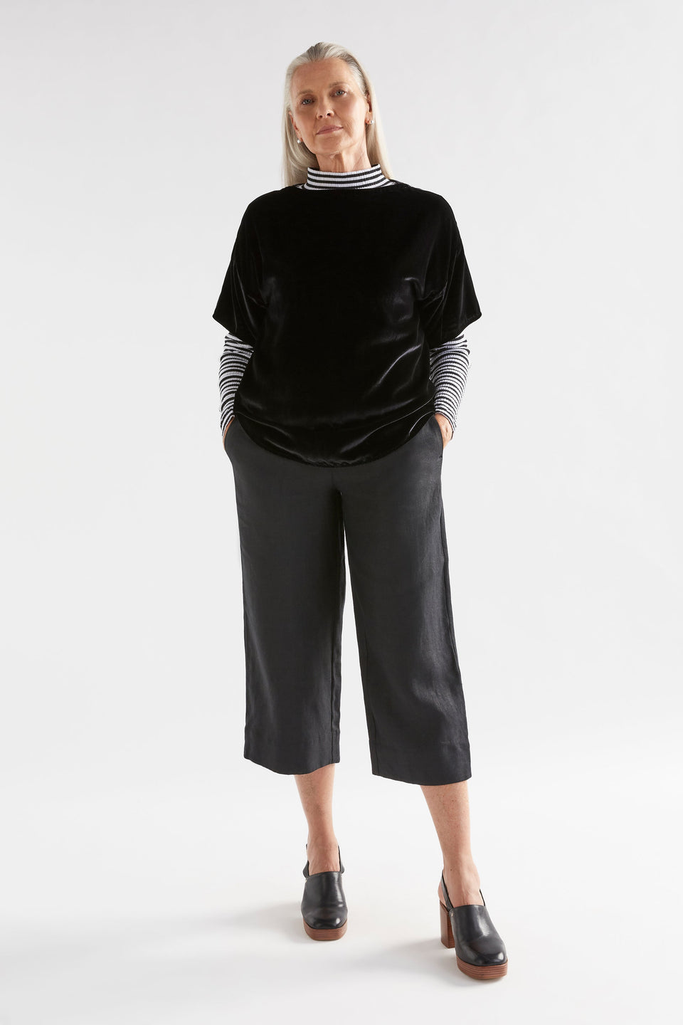 Suuri Boxy Sleeve Drop Shoulder Velvet Top Model Full Body | BLACK