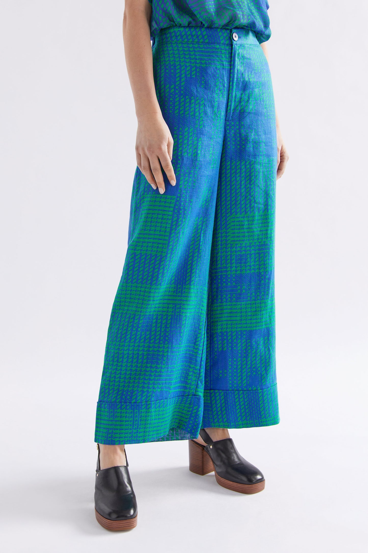 Pira Wide Leg Mid Rise Print Linen Pant Model Front crop | TEAL CROSS STITCH PRINT