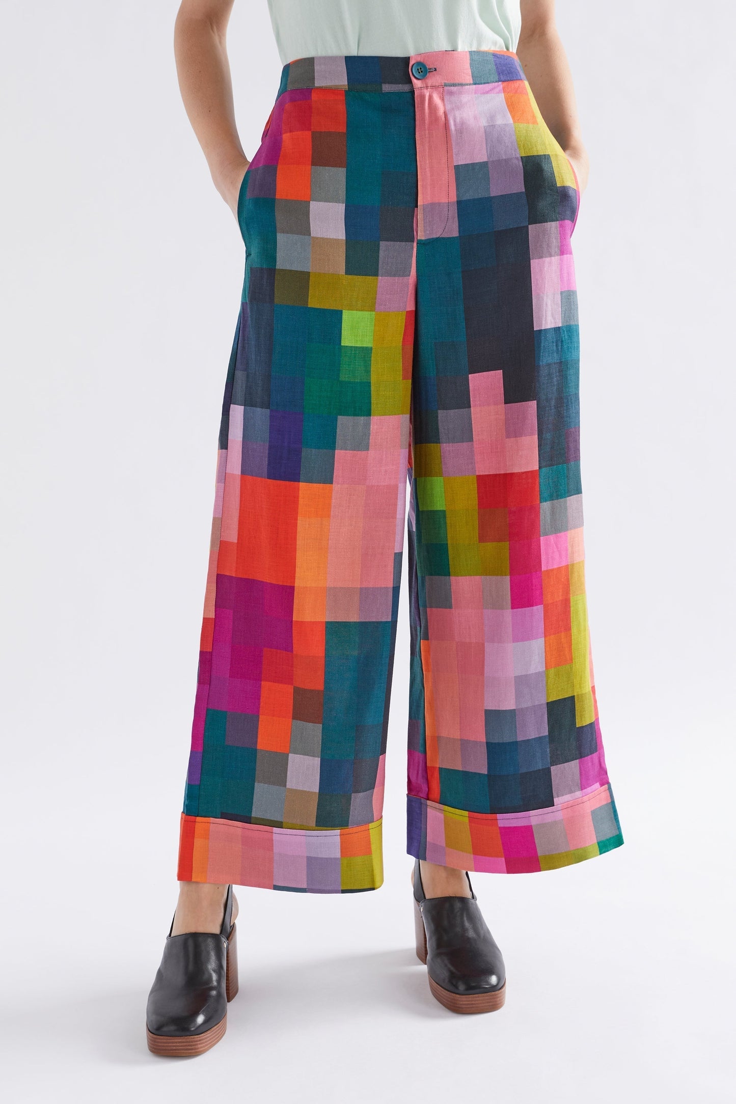Pira Wide Leg Mid Rise Print Linen Pant Model Front crop | PIXEL PRINT