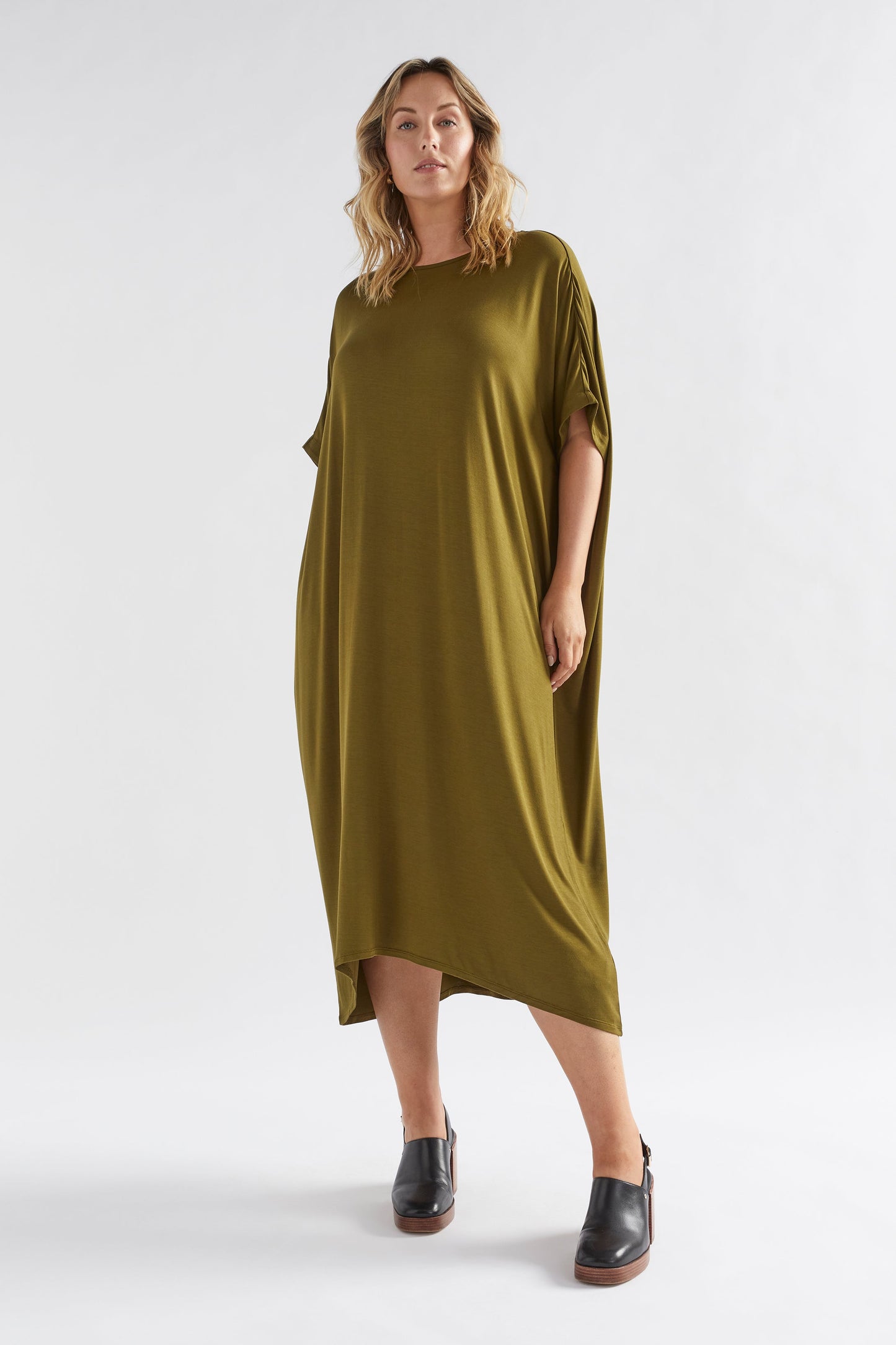 Telse Oversized Stretch T-shirt Dress Model Front New | DARK CITRONELLE
