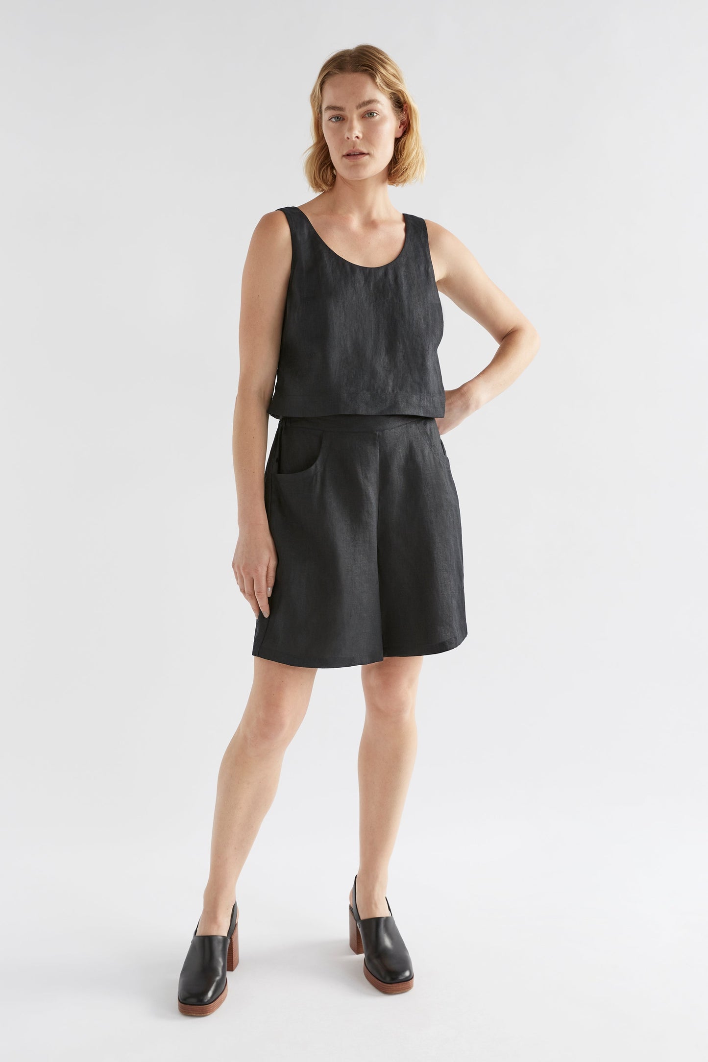 Strom Cropped Linen Tank Model Front with Strom short | BLACK