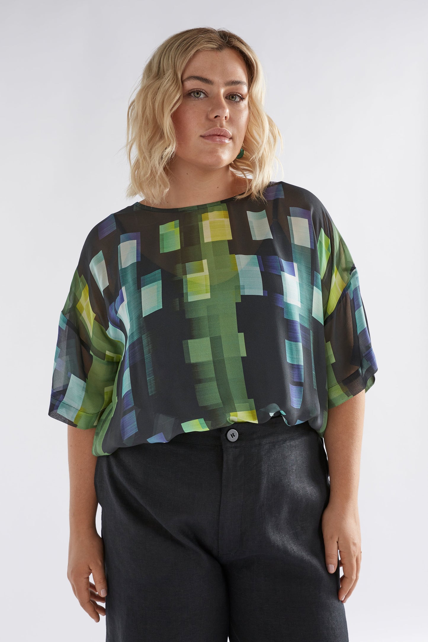 Indi Sheer Boxy Print Top Model Front Curve | GREEN SHUTTER GRID