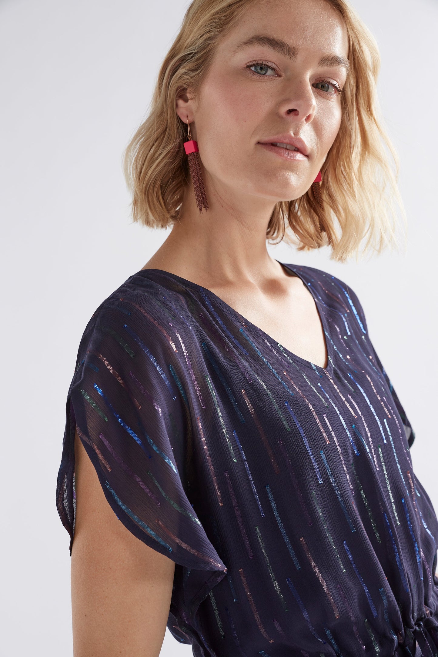 Glimmer V-Neck Drawstring Metallic Fabric Evening Dress Model Sleeve Detail | NAVY METALLIC
