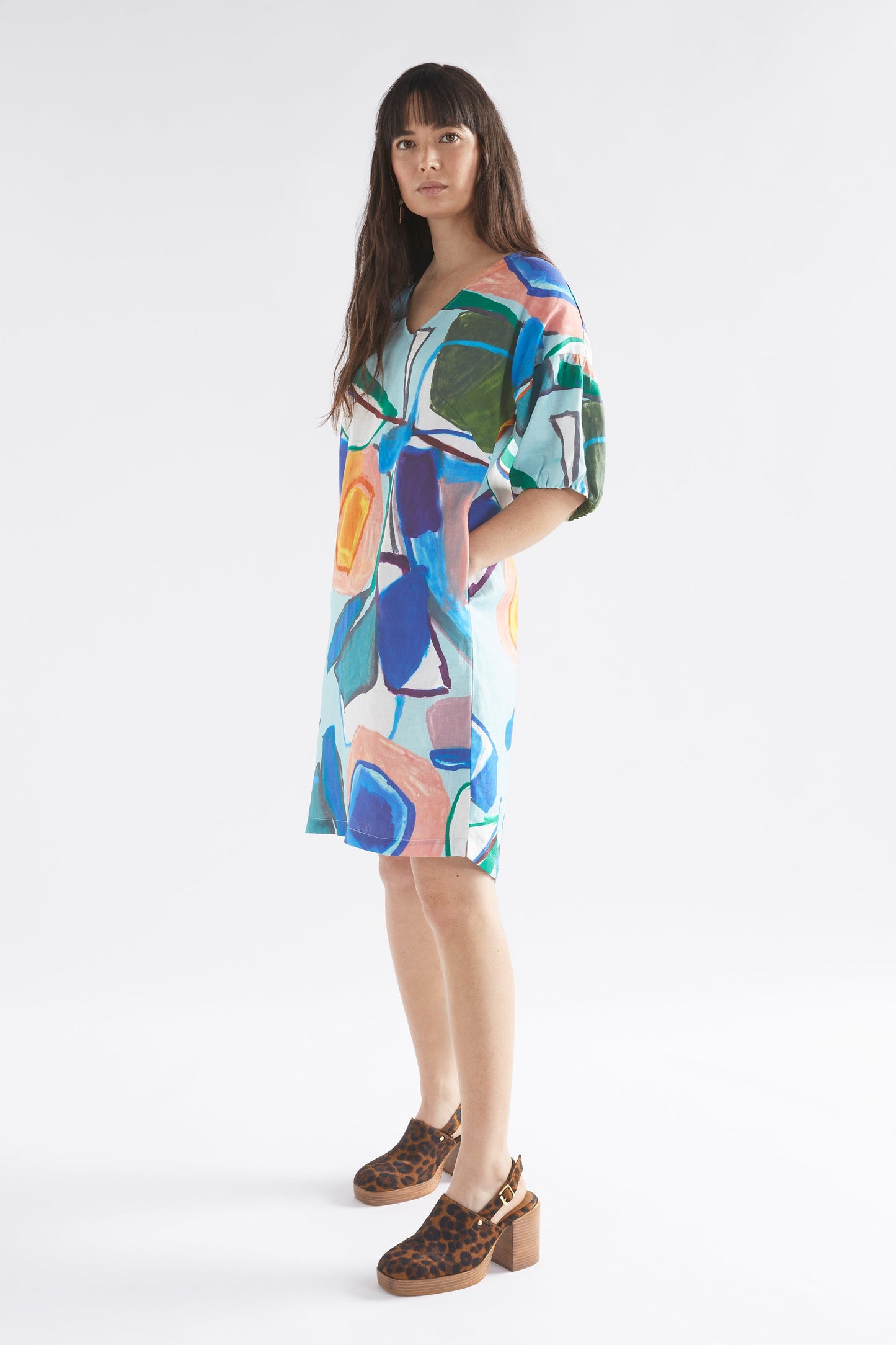 Strom Linen Puff Sleeve V-Neck Knee Length Print Dress Model Side | SUN PRINT