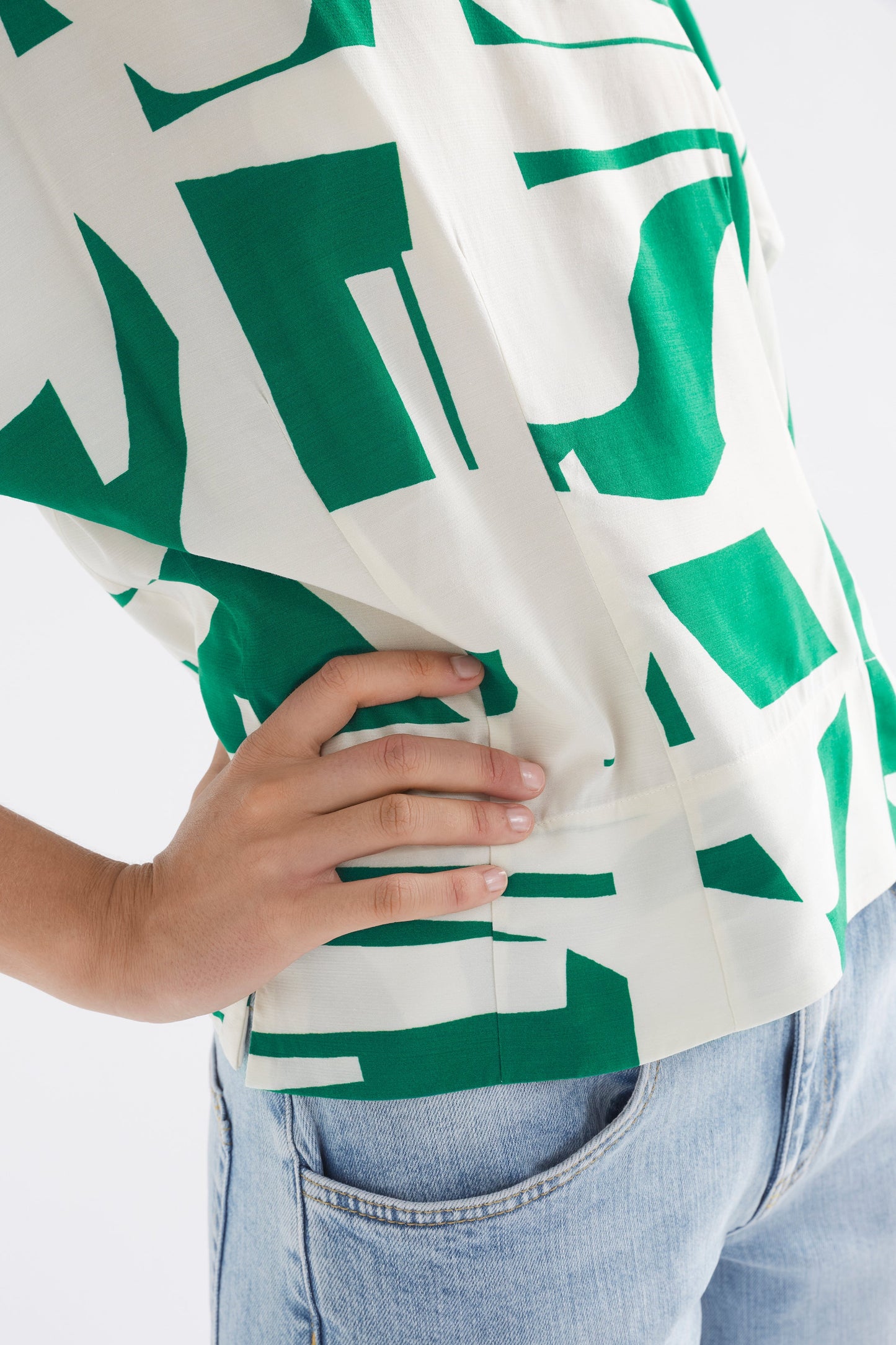 Hanne Silky Geometric Print Short Sleeve Top Model Front Detail | GREEN BRAQUE PRINT